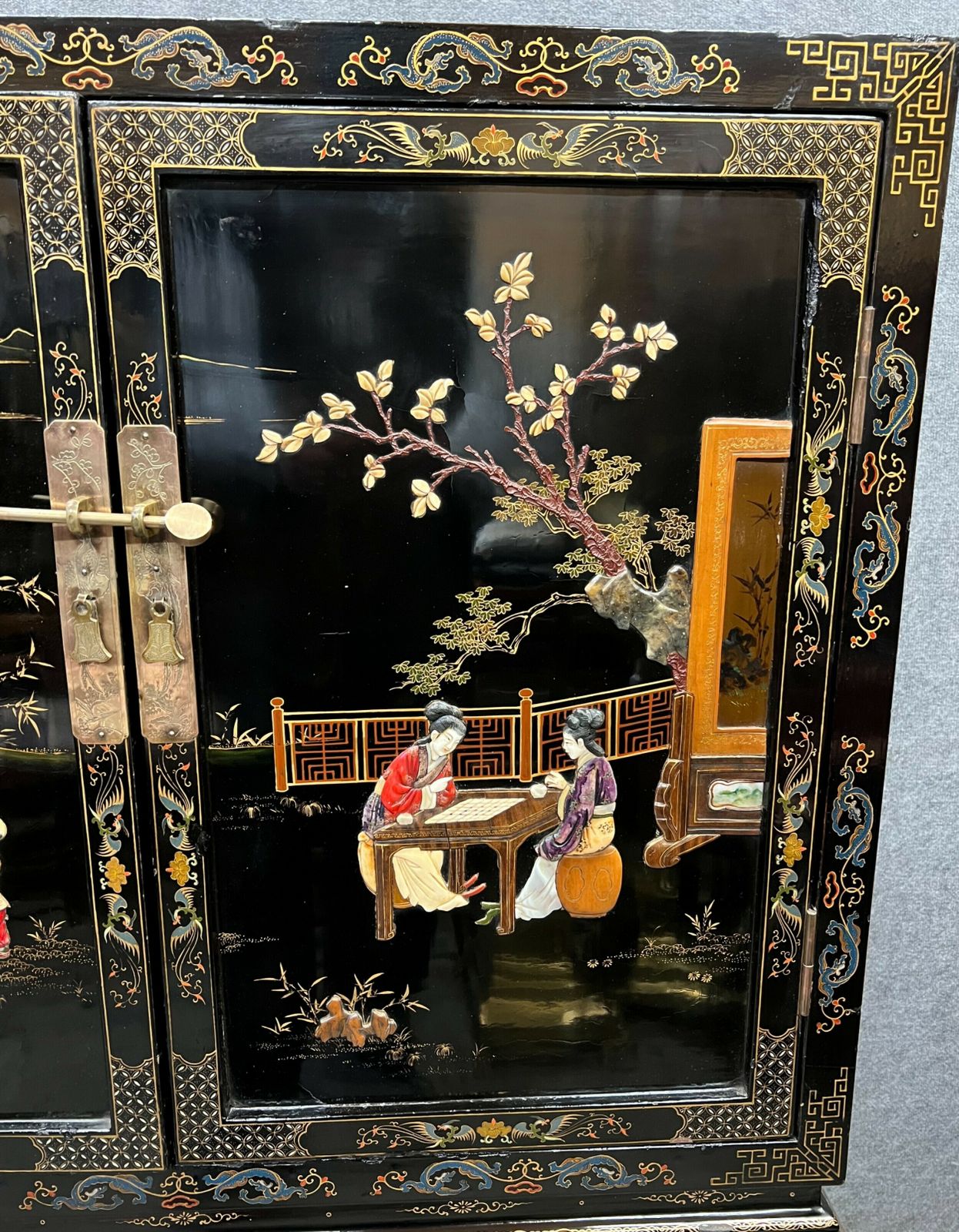 photo furniture Stunning Large Chinoiserie Cocktail Cabinet