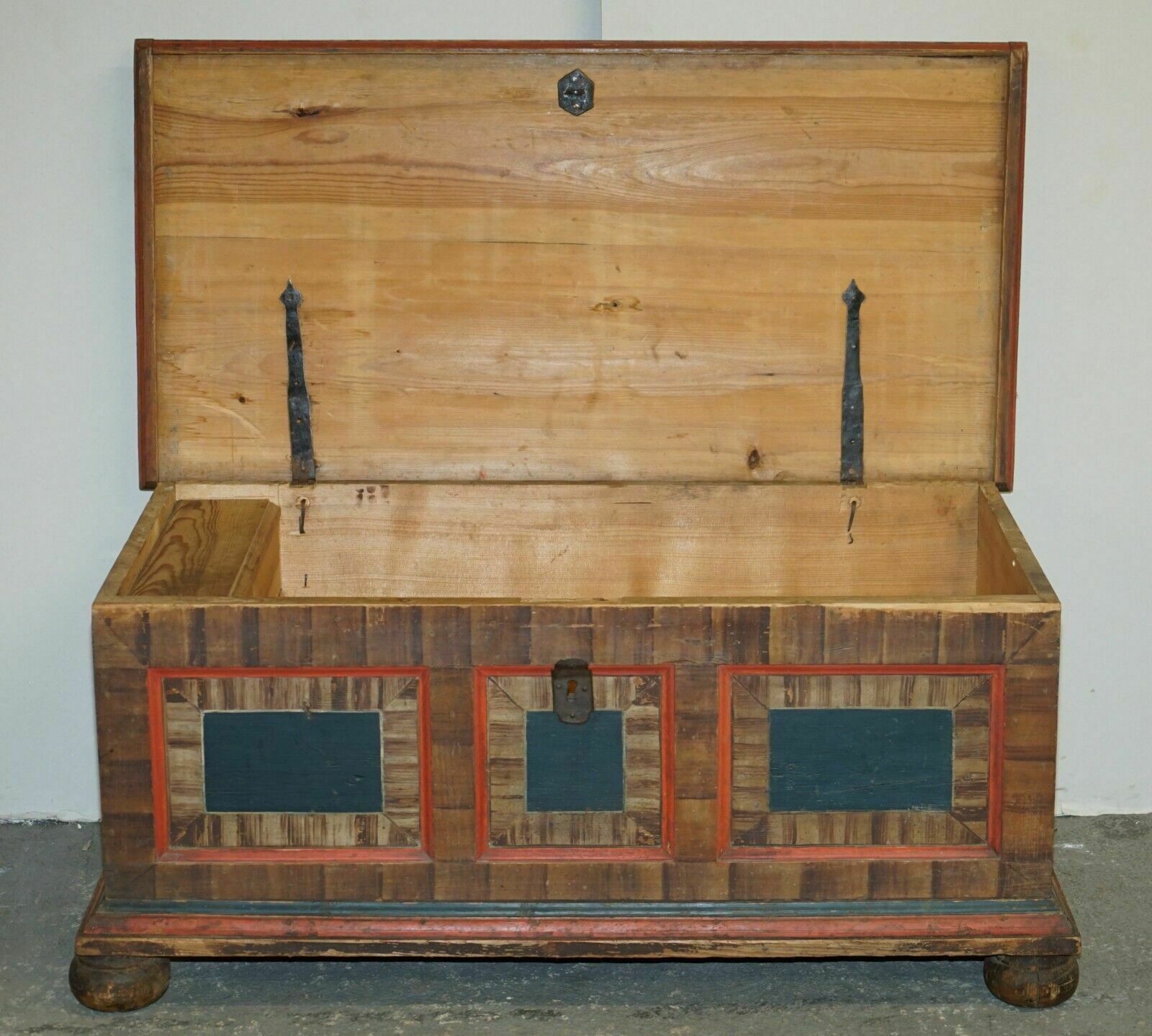 photo vinterior Cir 1800 Extra Large Antique Original Paint European Blanket Chest Coffer Trunk