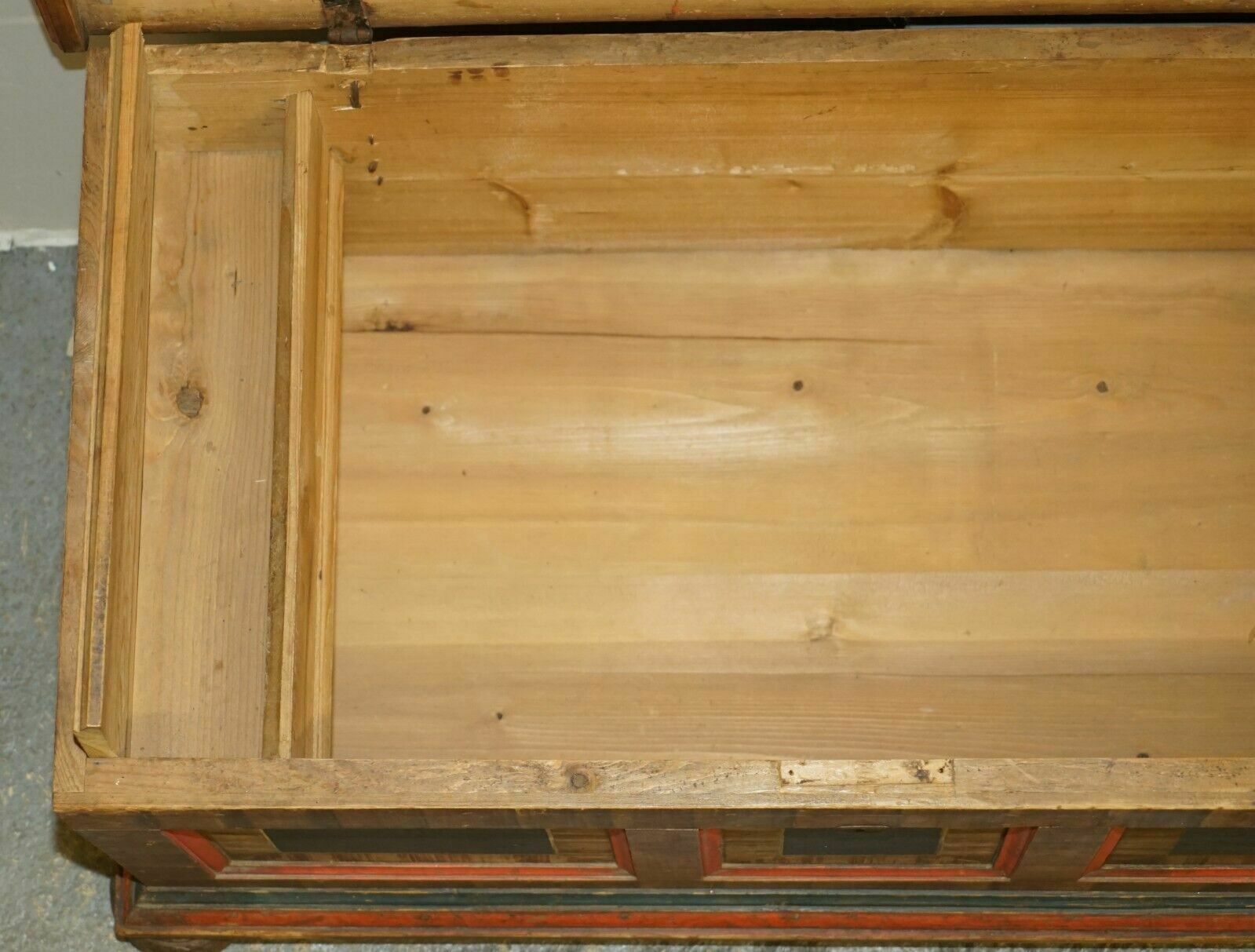 photo vintage Cir 1800 Extra Large Antique Original Paint European Blanket Chest Coffer Trunk
