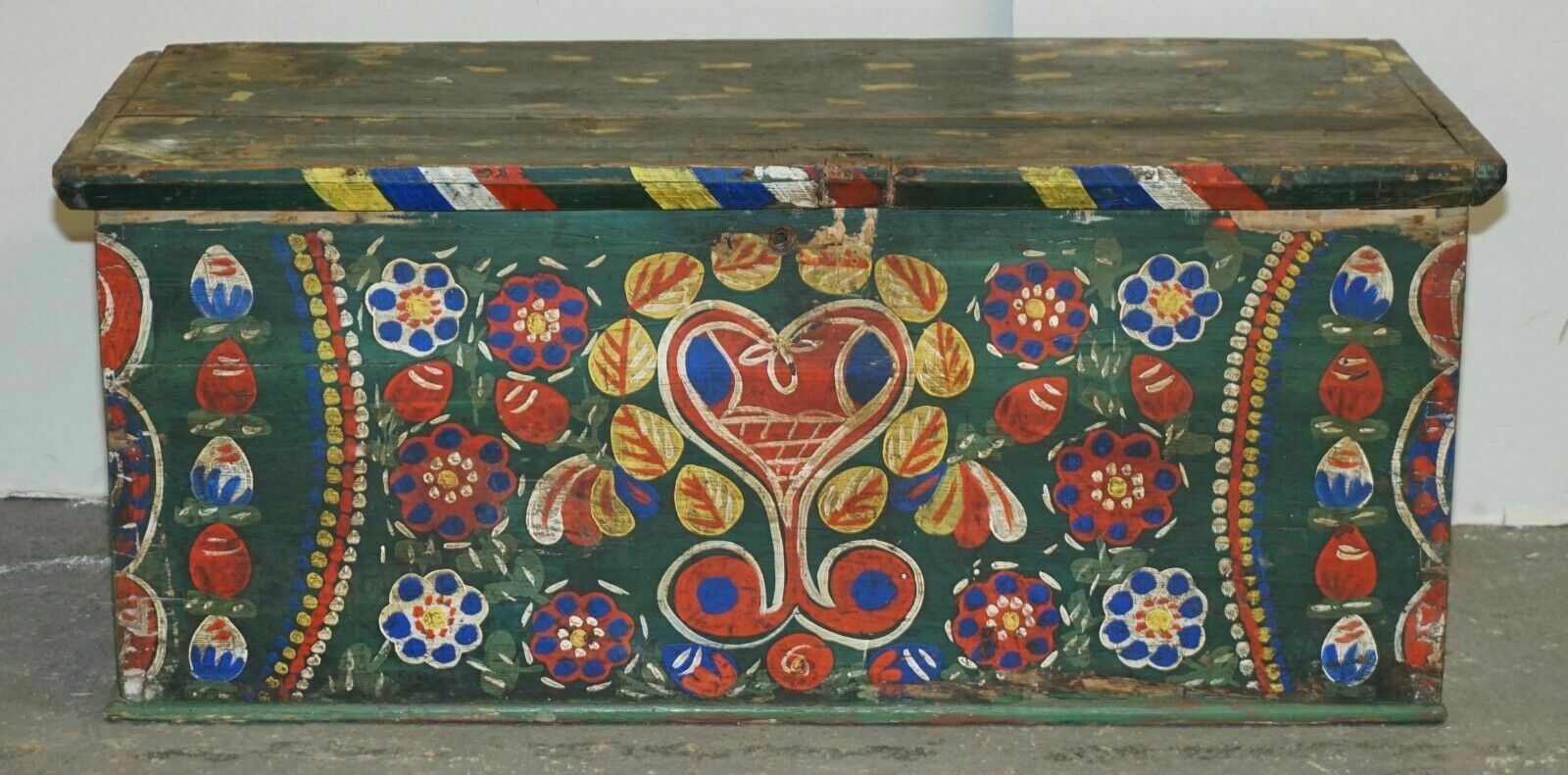 1901 Dated Love Heart Antique Original Paint Romanian Blanket Chest Coffer Trunk photo furniture