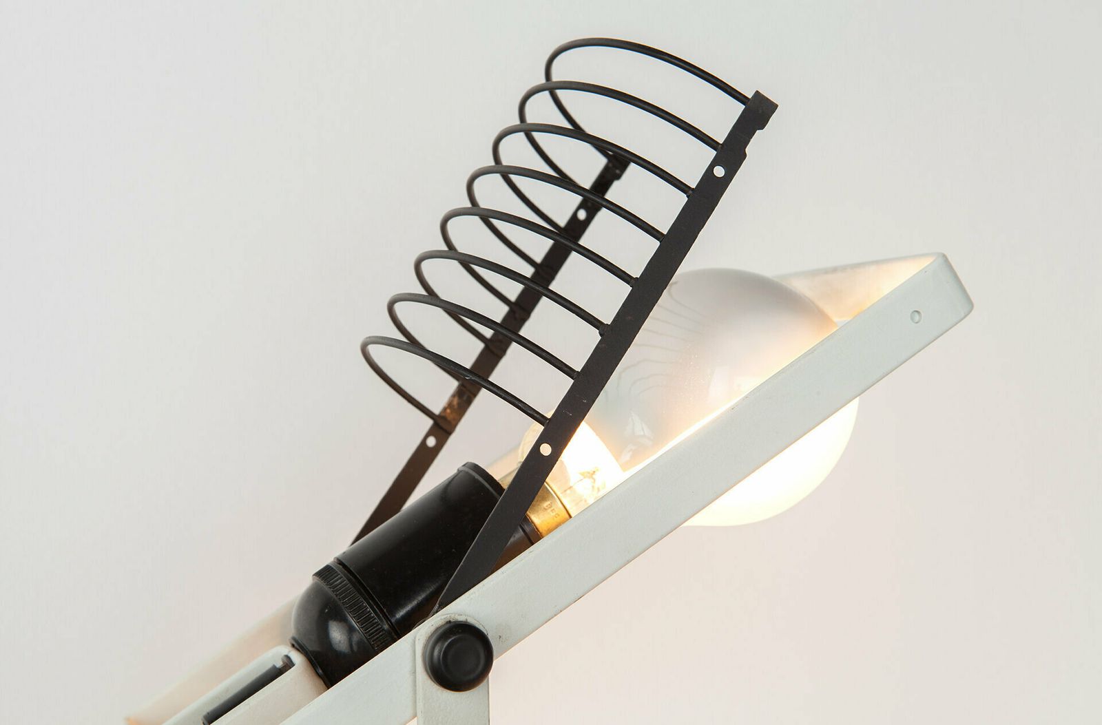 Sintesi Tavolo Morsetto By Ernesto Gismondi photo furniture