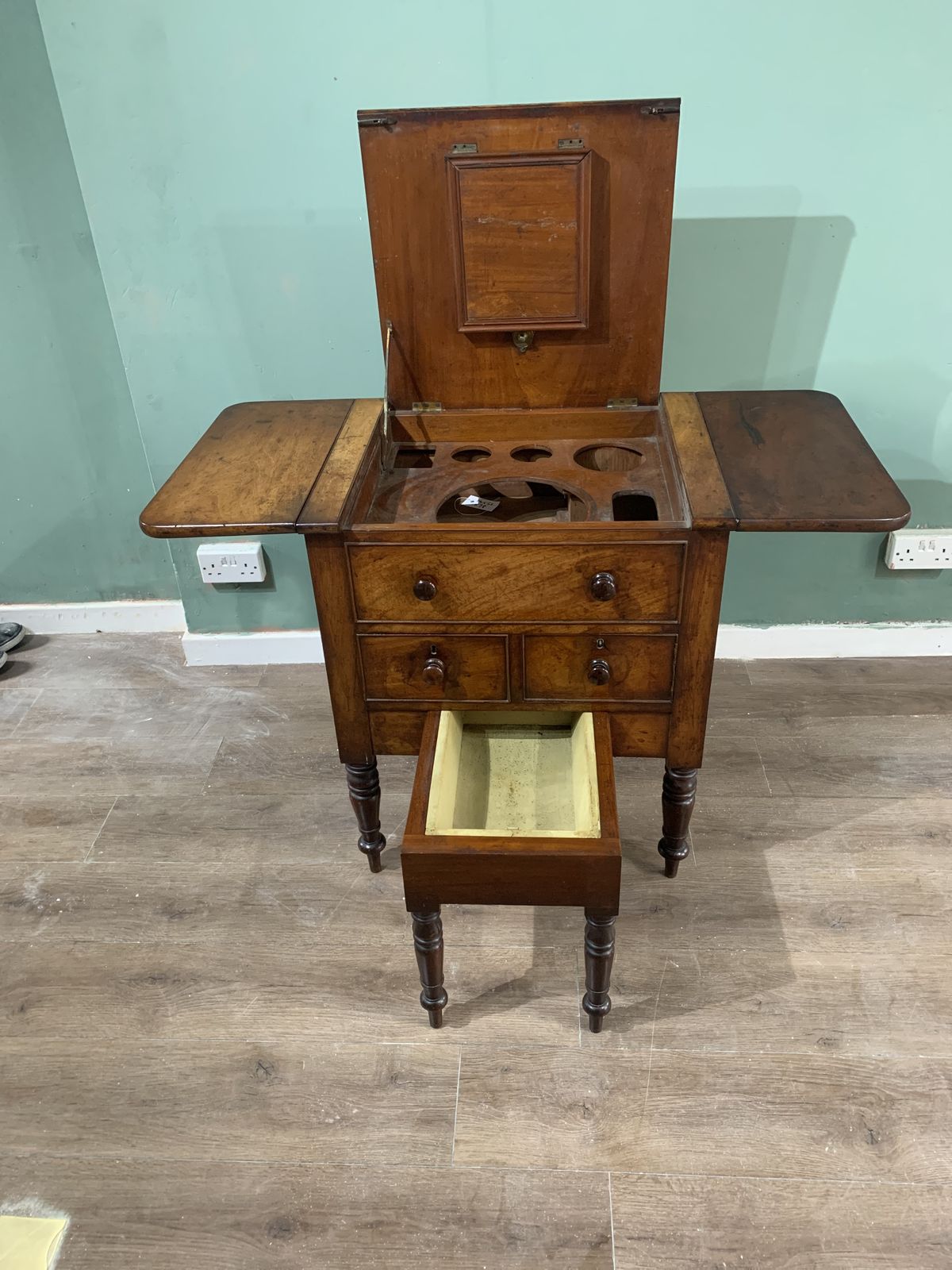 Antique Mahogany Gentleman’s Wash Stand photo furniture