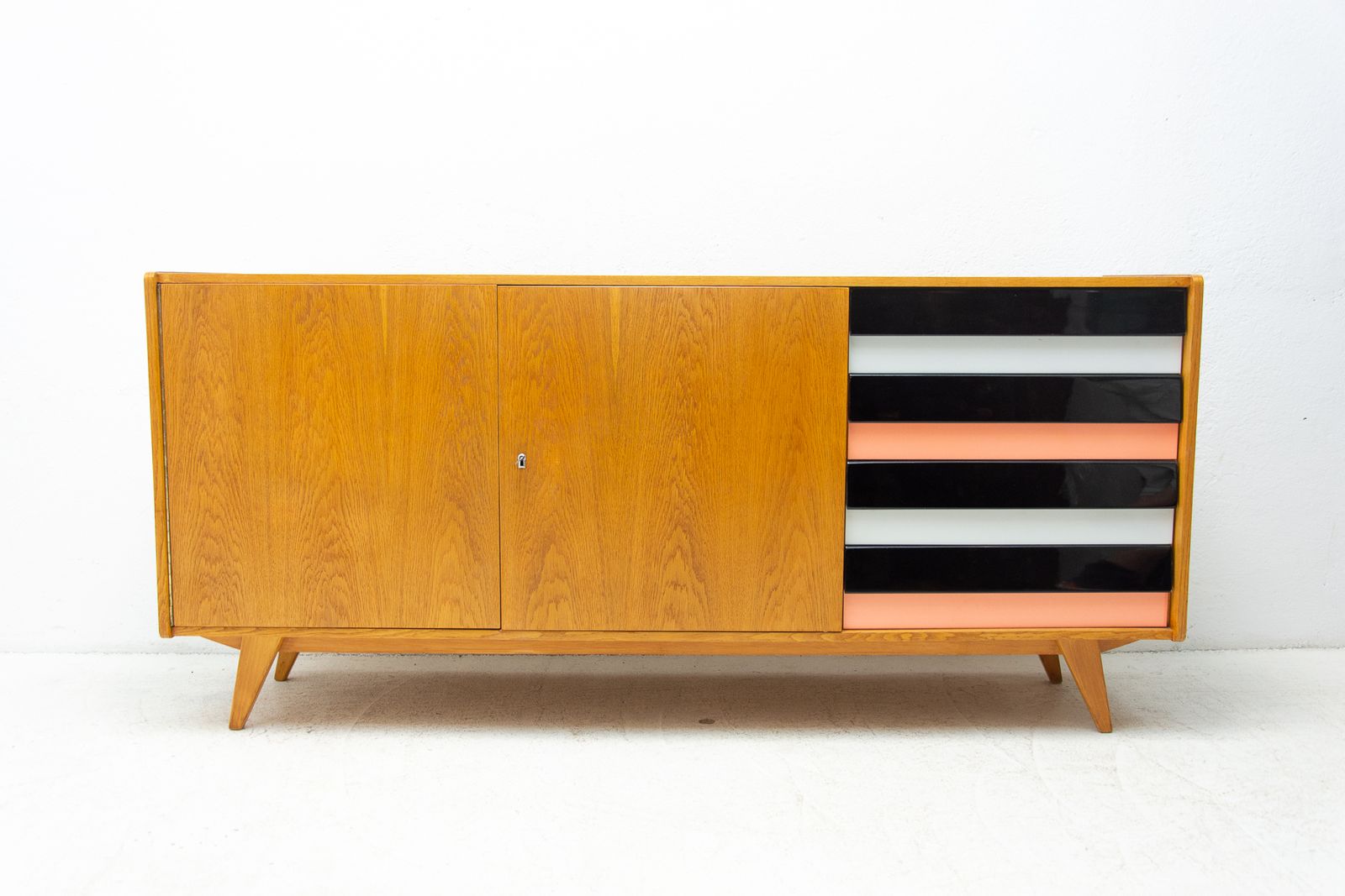 Mid Century U 460 Dressoir Van Jiří Jiroutek Voor Interiér Praha photo for sale
