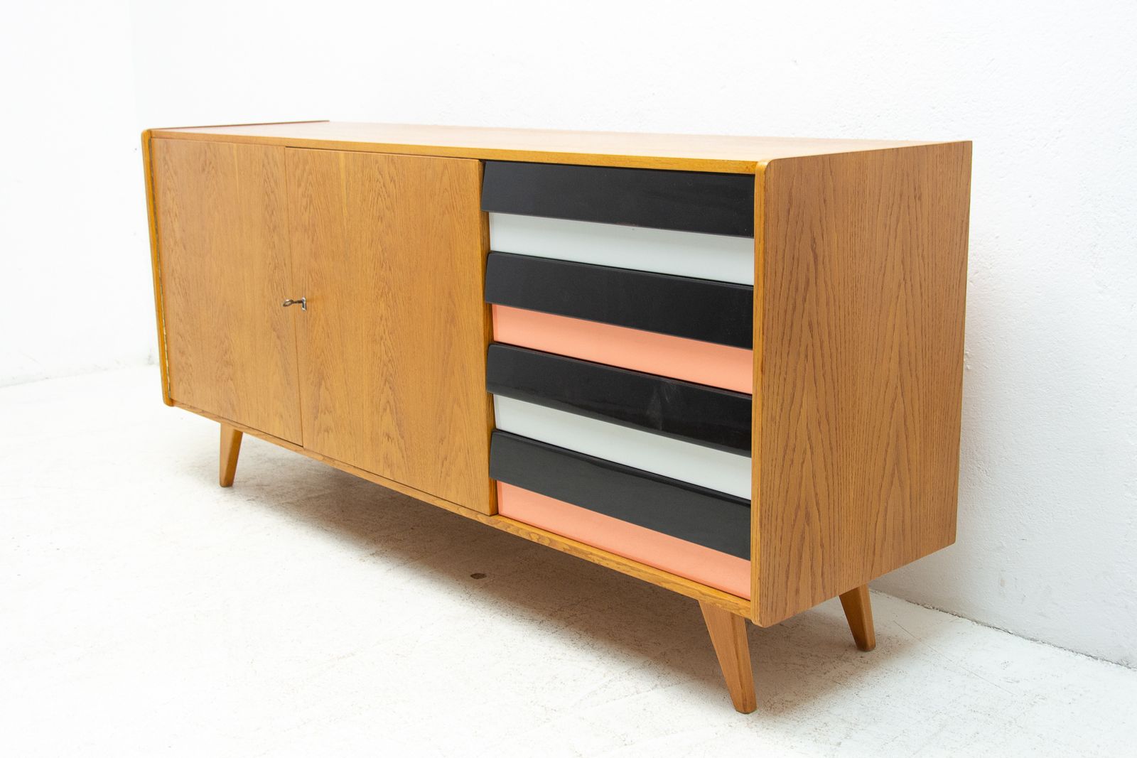 Mid Century U 460 Dressoir Van Jiří Jiroutek Voor Interiér Praha photo vintage