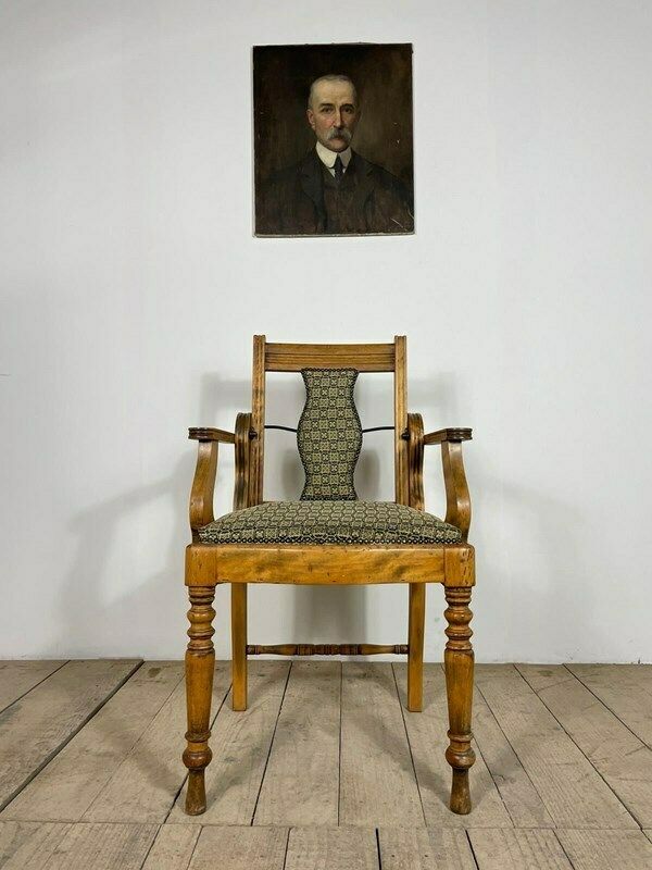 Vintage Antique Barbers Armchair photo vinterior