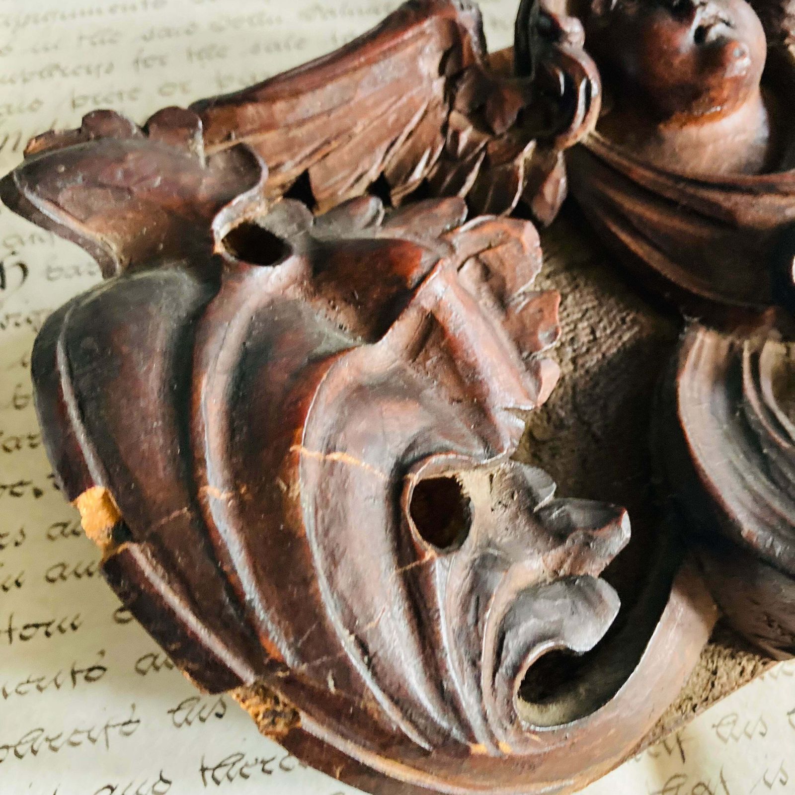 photo vinterior Antique Decorative Carved Wooden Segment