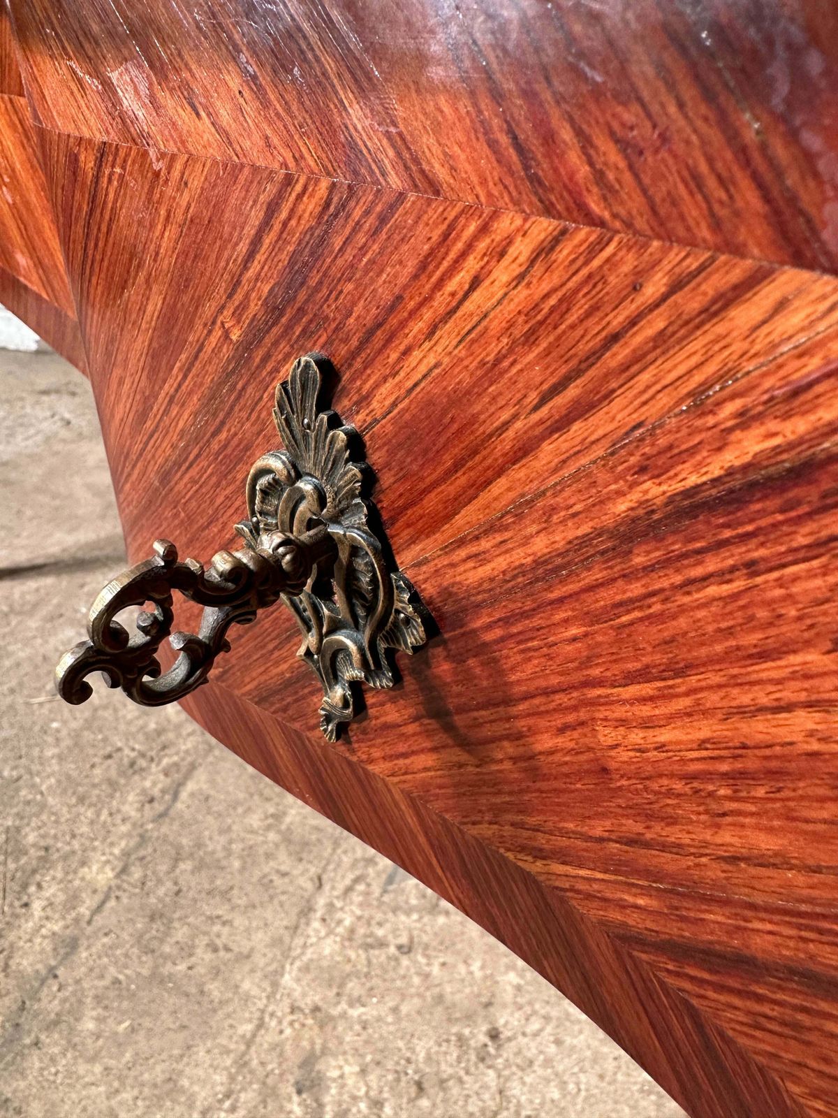 photo vinterior A Beautiful Antique Rosewood Louis Philippe XV French Writing Desk With Tooled Leather Insert Ormolu Mounts On Swept Legs