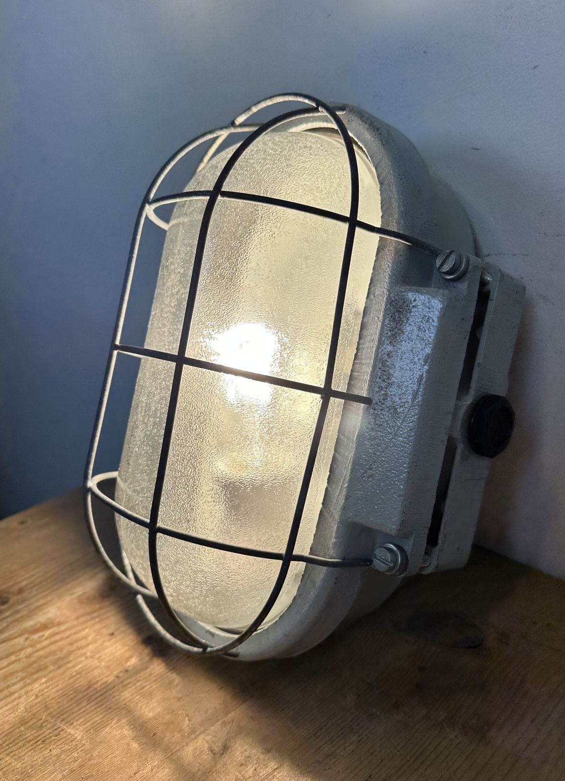179.0 Industrial Cast Aluminium Wall Light With Frosted Glass From Elektrosvit, 1970s, 7x photo