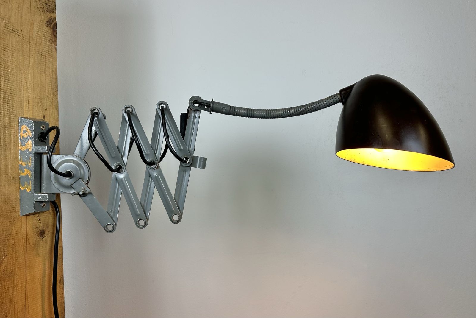 photo vinterior Grey Industrial Scissor Wall Lamp From Elektroinstala, 1960s