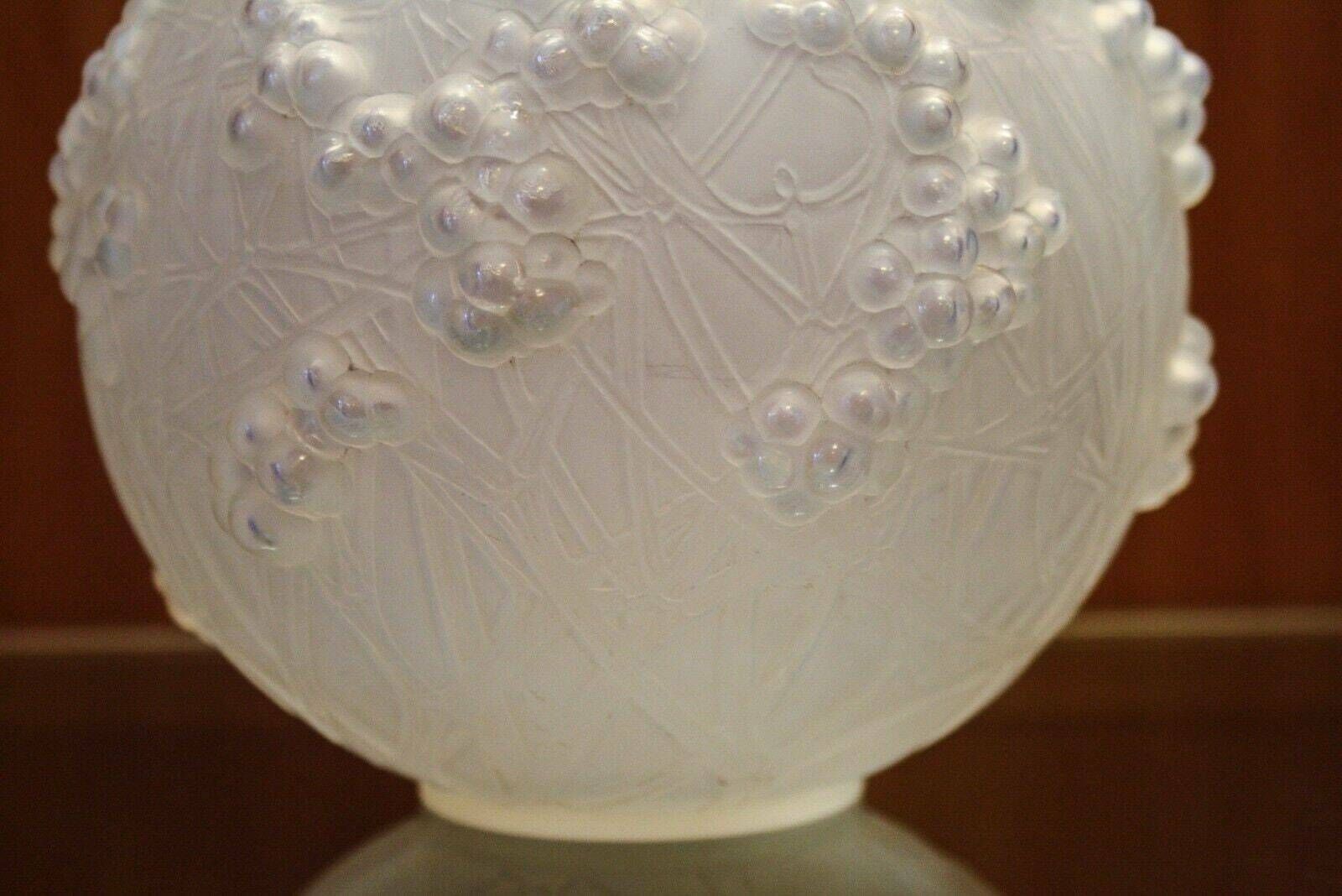 Renè Lalique France Vase Druide Glass White Vintage Glass Art Nouveau Liberty photo Woonaccessoires