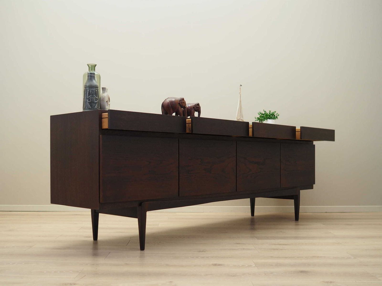 Eiken Dressoir, Deens Design, Jaren 1970, Ontwerper: Ib Kofod Larsen, Fabrikant: Faarup Møbelfabrik photo buy