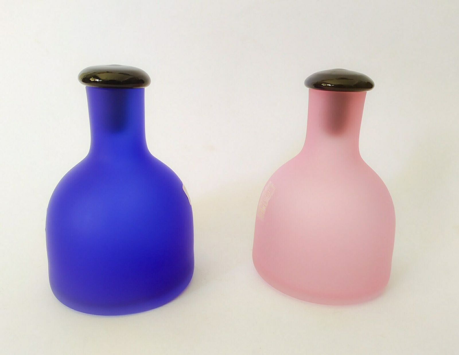 Pair Of Bottles In Frosted Murano Glass Lip Design Marcello Furlan 1989 Pink Blue photo for sale