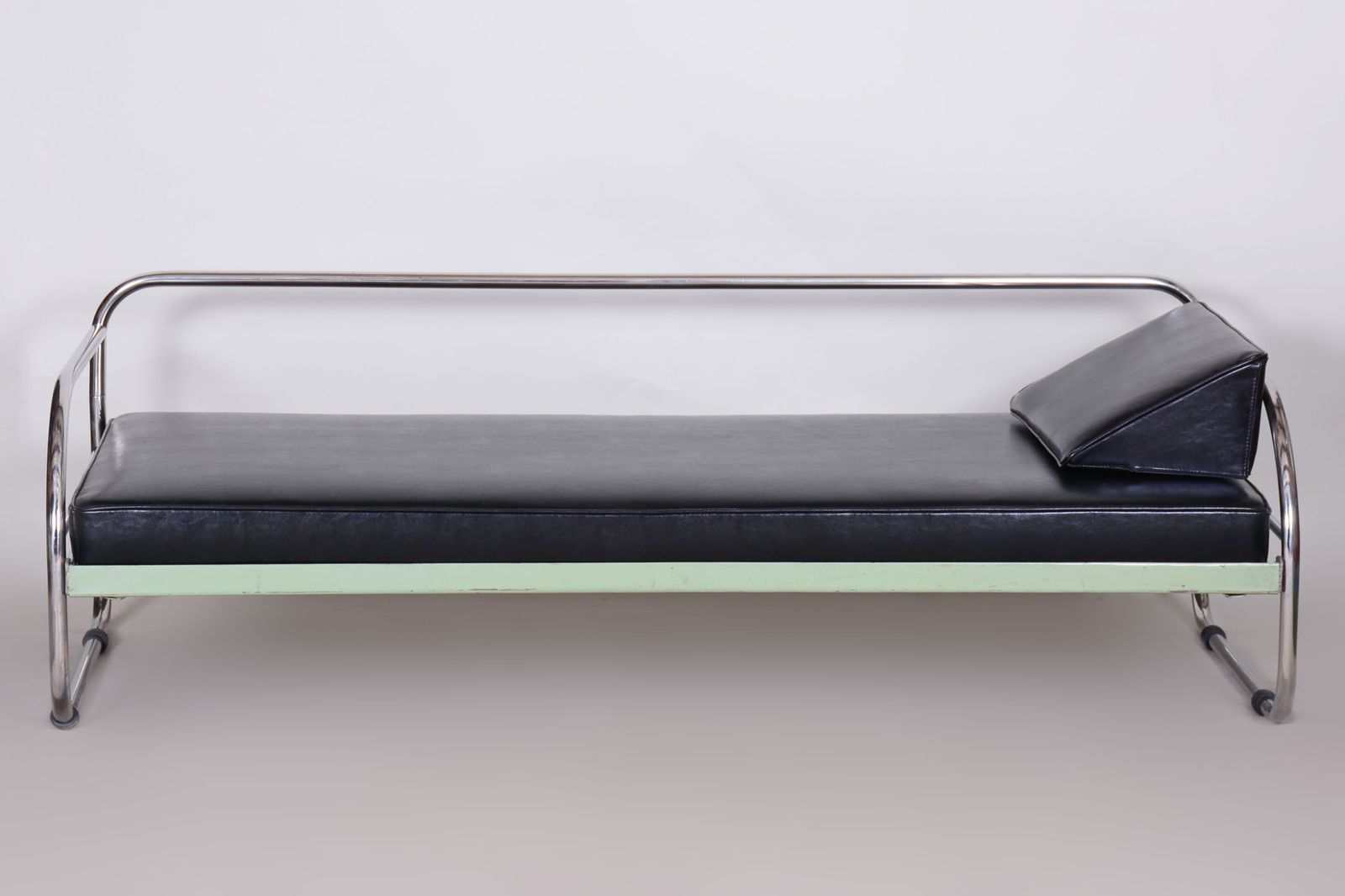 Restored Black Bauhaus Sofa, Robert Slezak, High Quality Leather, Chrome Plated Steel, 1930s photo Furniture