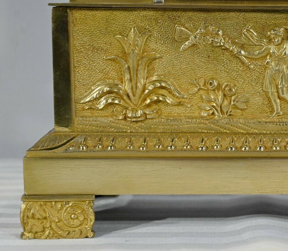 photo vintage Gilt Bronze Clock   Early 19th Century