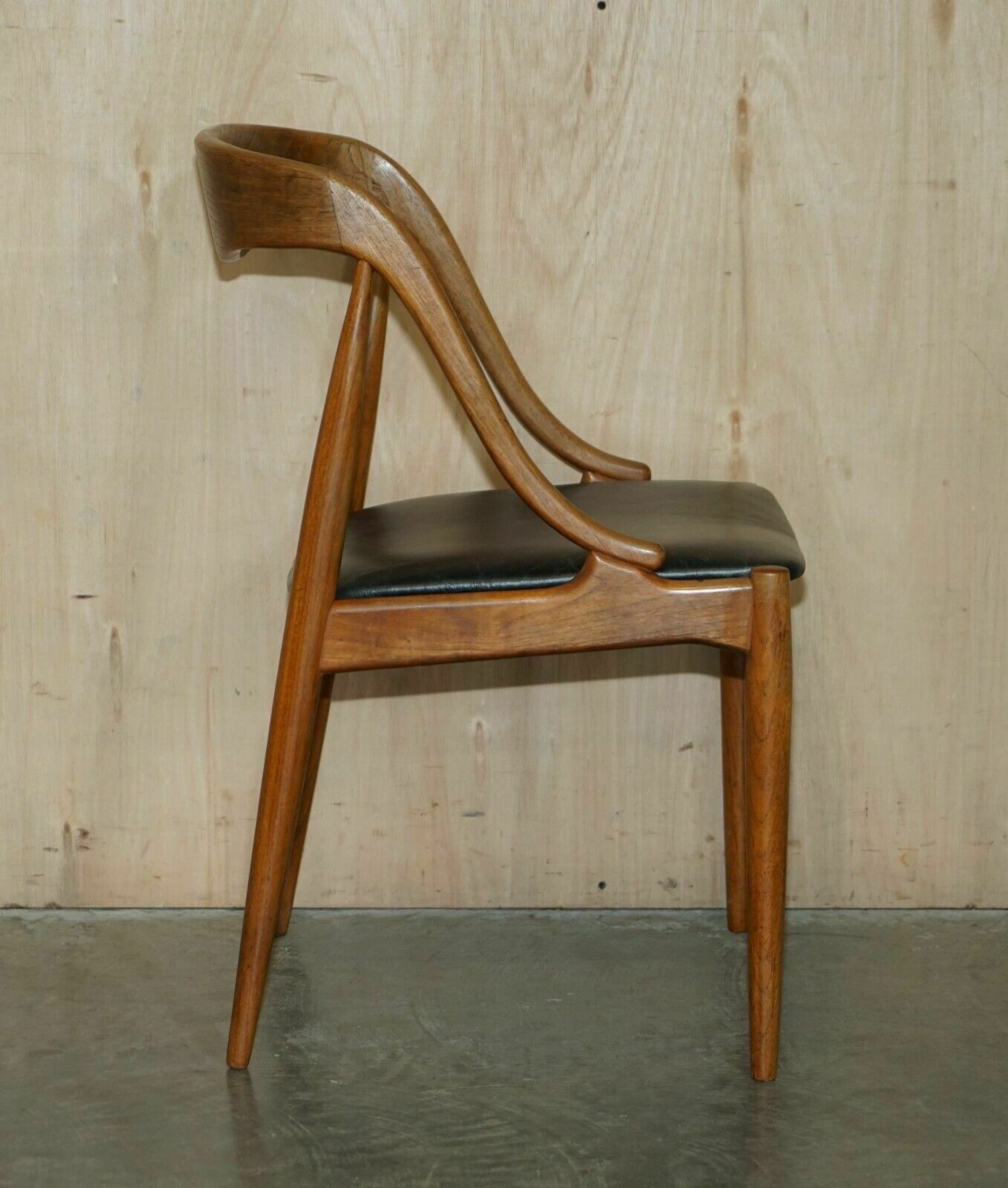 photo buy Six Fully Restored Johannes Andersen Model 16 Uldum Dining Chairs Black Leather