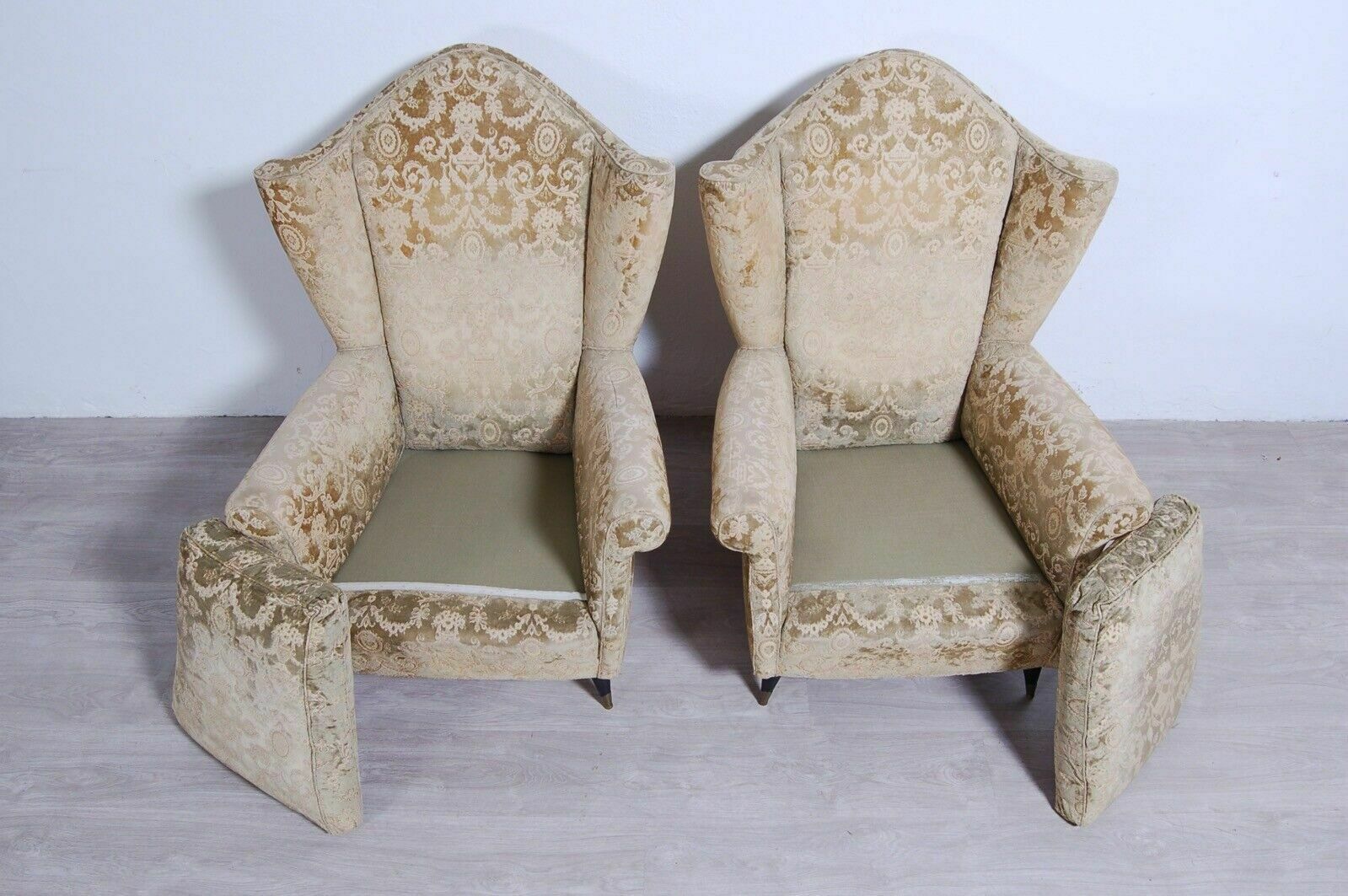 photo furniture Pair Of 1950s Design Armchairs With Wooden Feet And Brass Tips In Damask Fabric