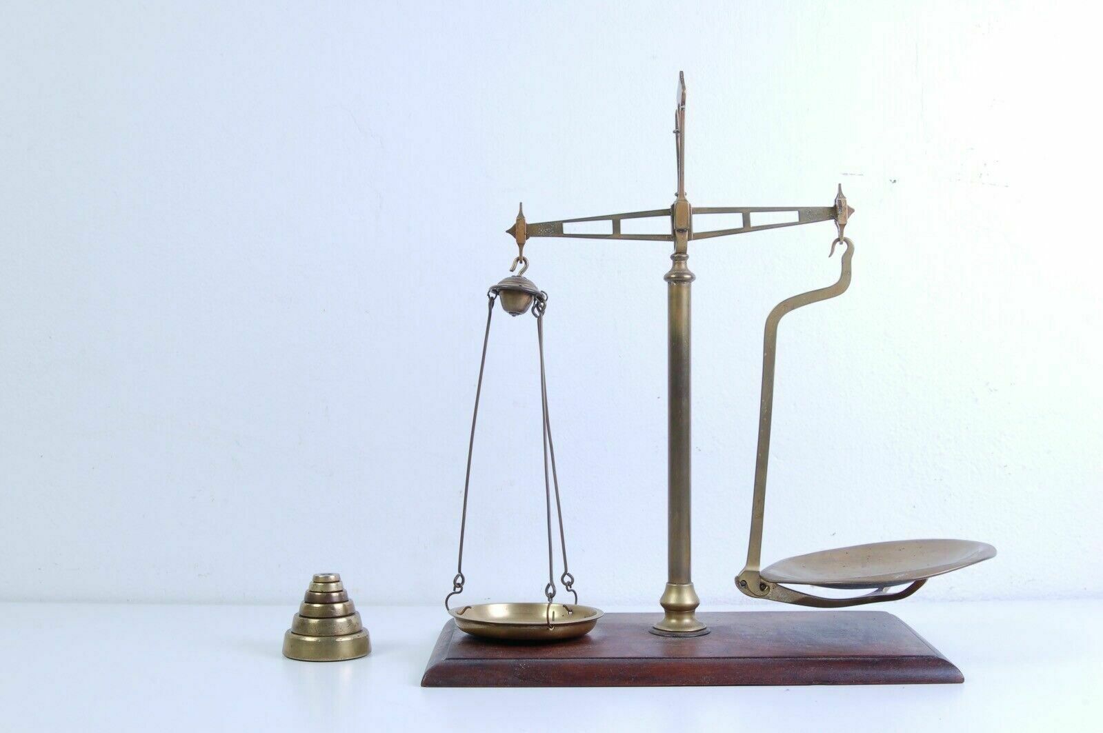 Antique Brass And Wooden Double Pan Scale W&T Avery Makers Birmingham From The 1930s