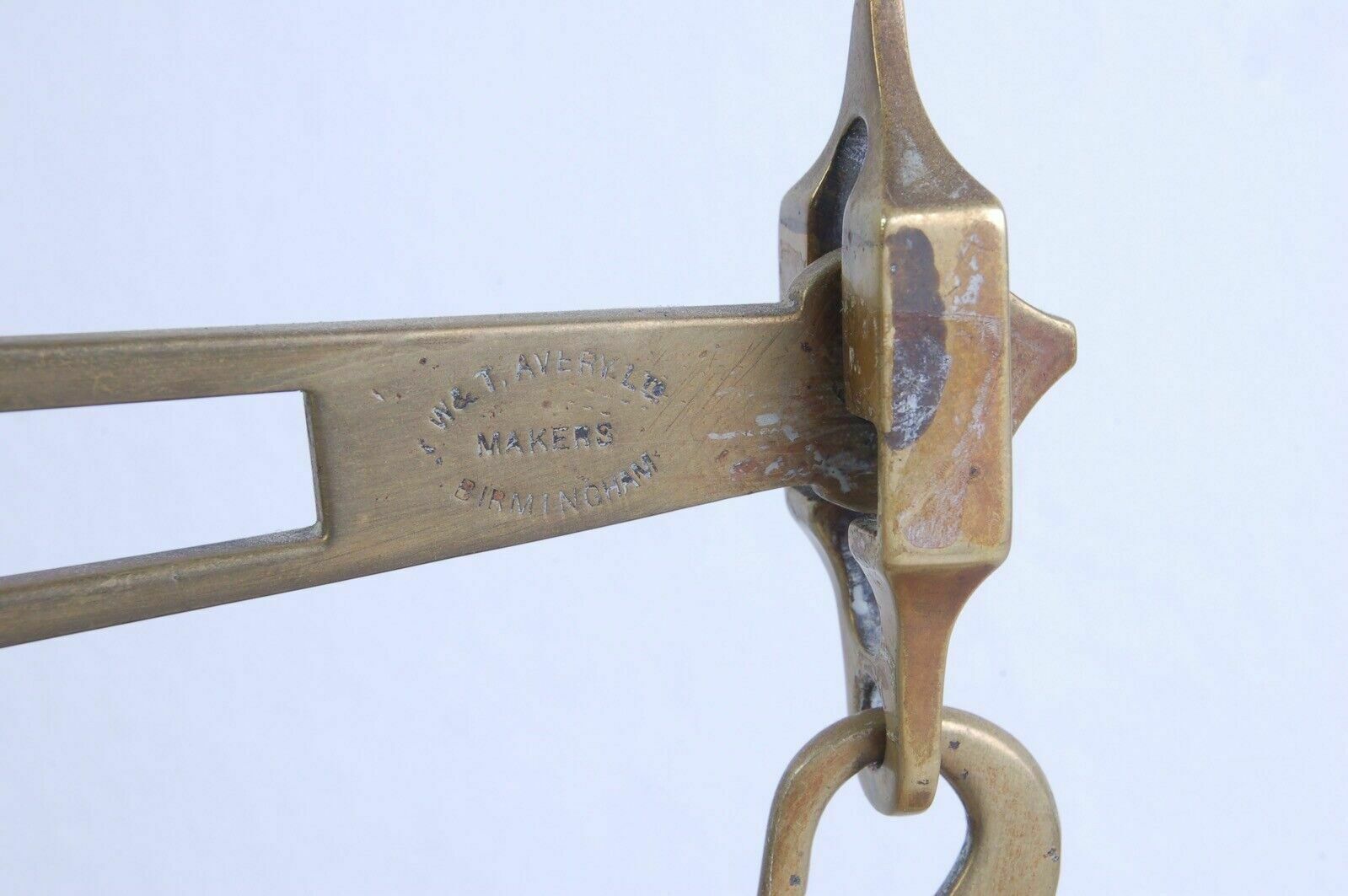 299.0 Antique Brass And Wooden Double Pan Scale W&T Avery Makers Birmingham From The 1930s photo