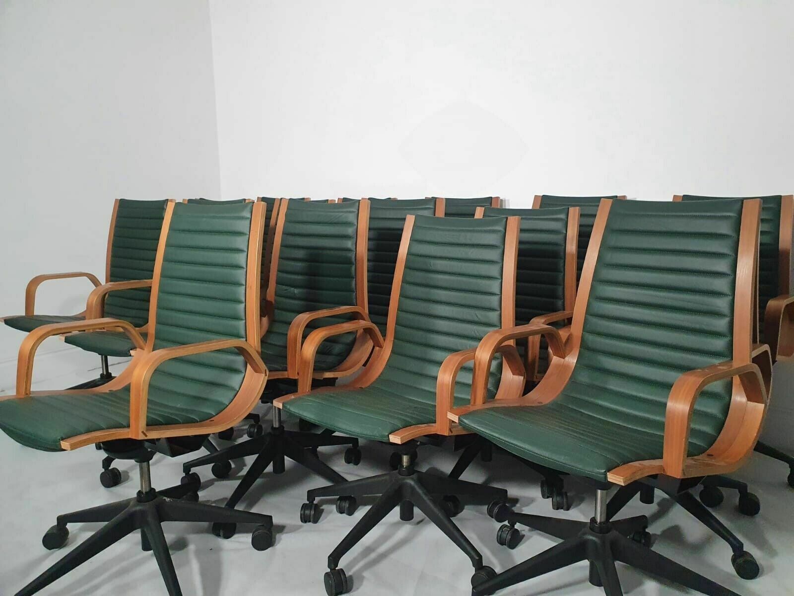 Nein Kamper Ingmar Swivel Chair In Green Leather Excellent Condition photo for sale