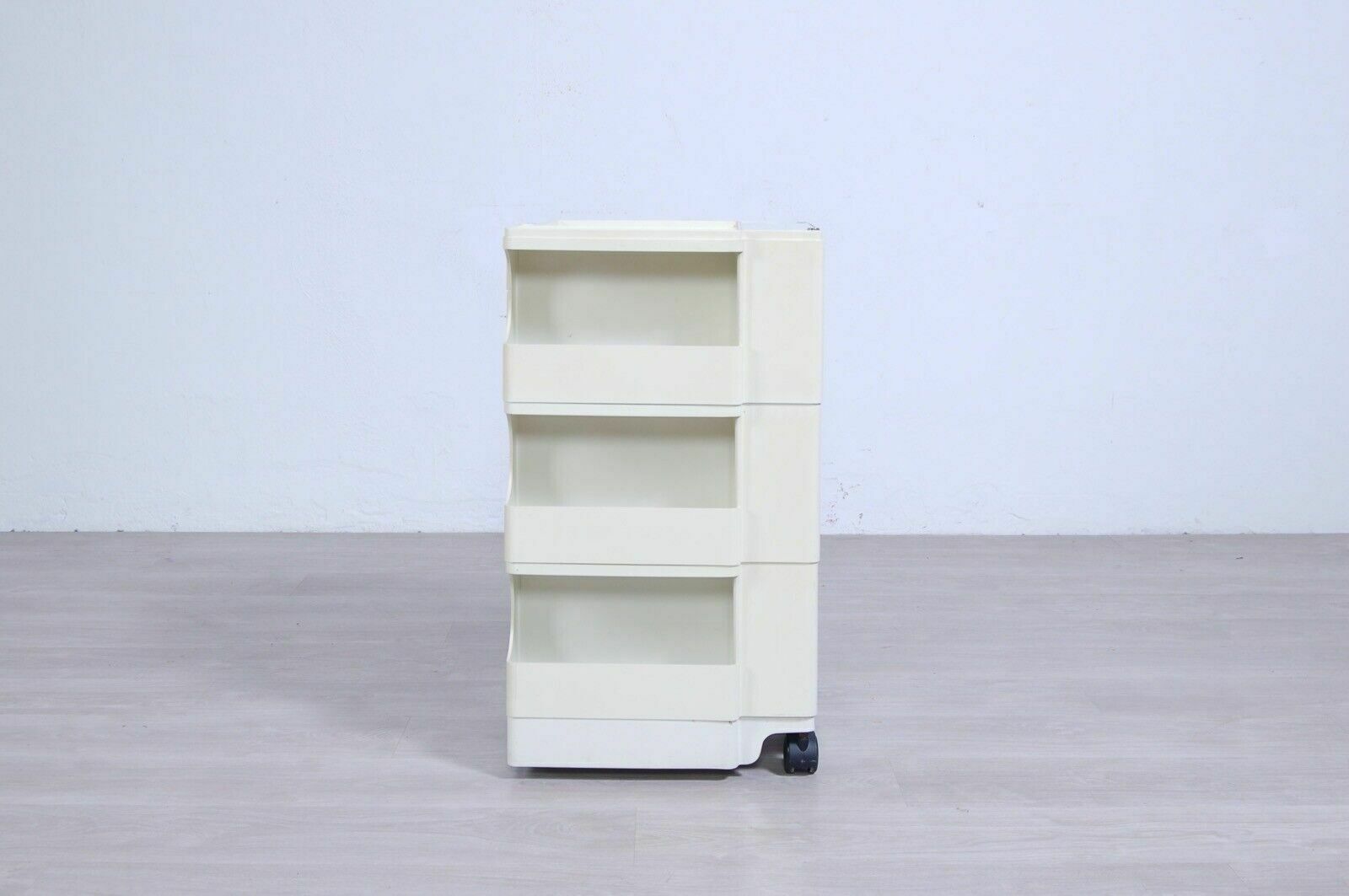 Boby Joe Colombo Bieffeplast 70s White Carello Side Table Cabinet With Wheels photo vinterior