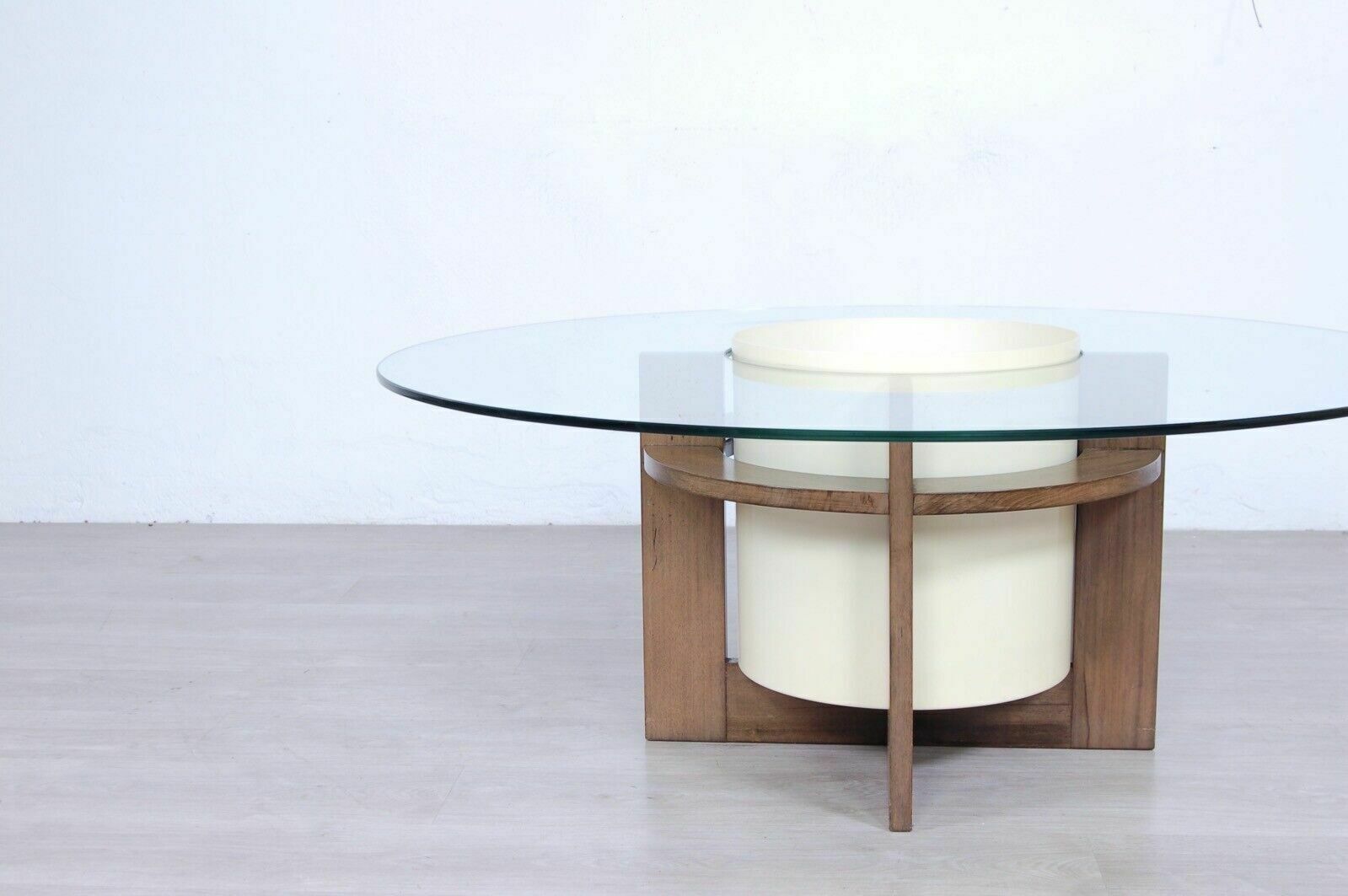Round Coffee Table Design From The 70s With Giano Artemide Vase Holder photo Furniture