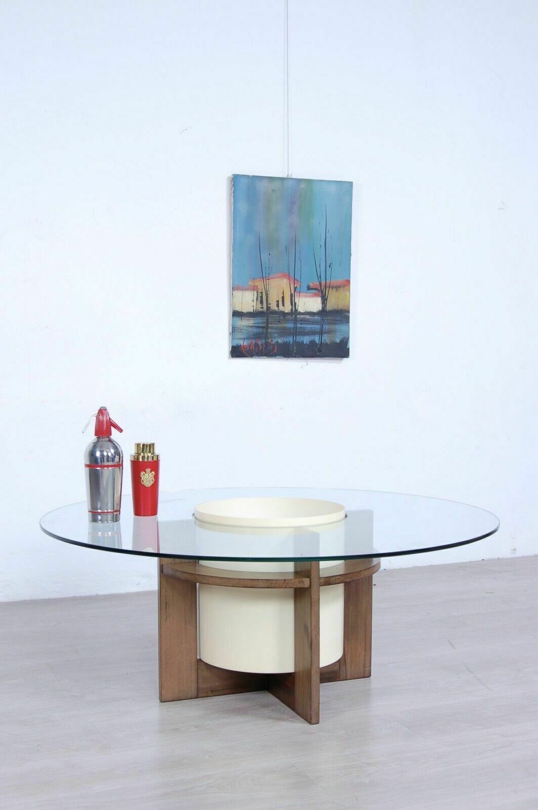 526.0 Round Coffee Table Design From The 70s With Giano Artemide Vase Holder photo