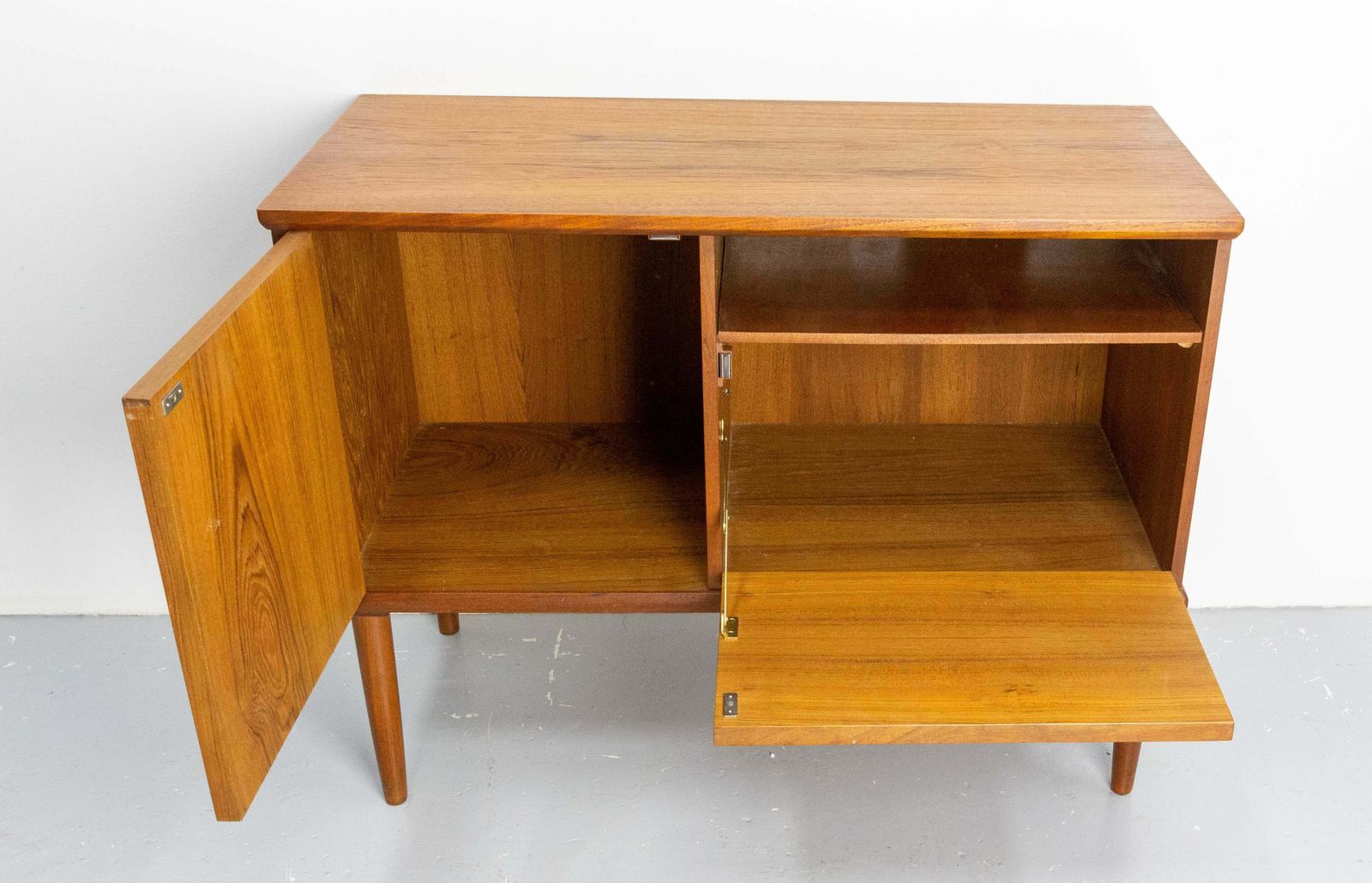 Danish Side Or Hi Fi Cabinet, Teck, Typical Of The 1950s, Midcentury photo 1313.0