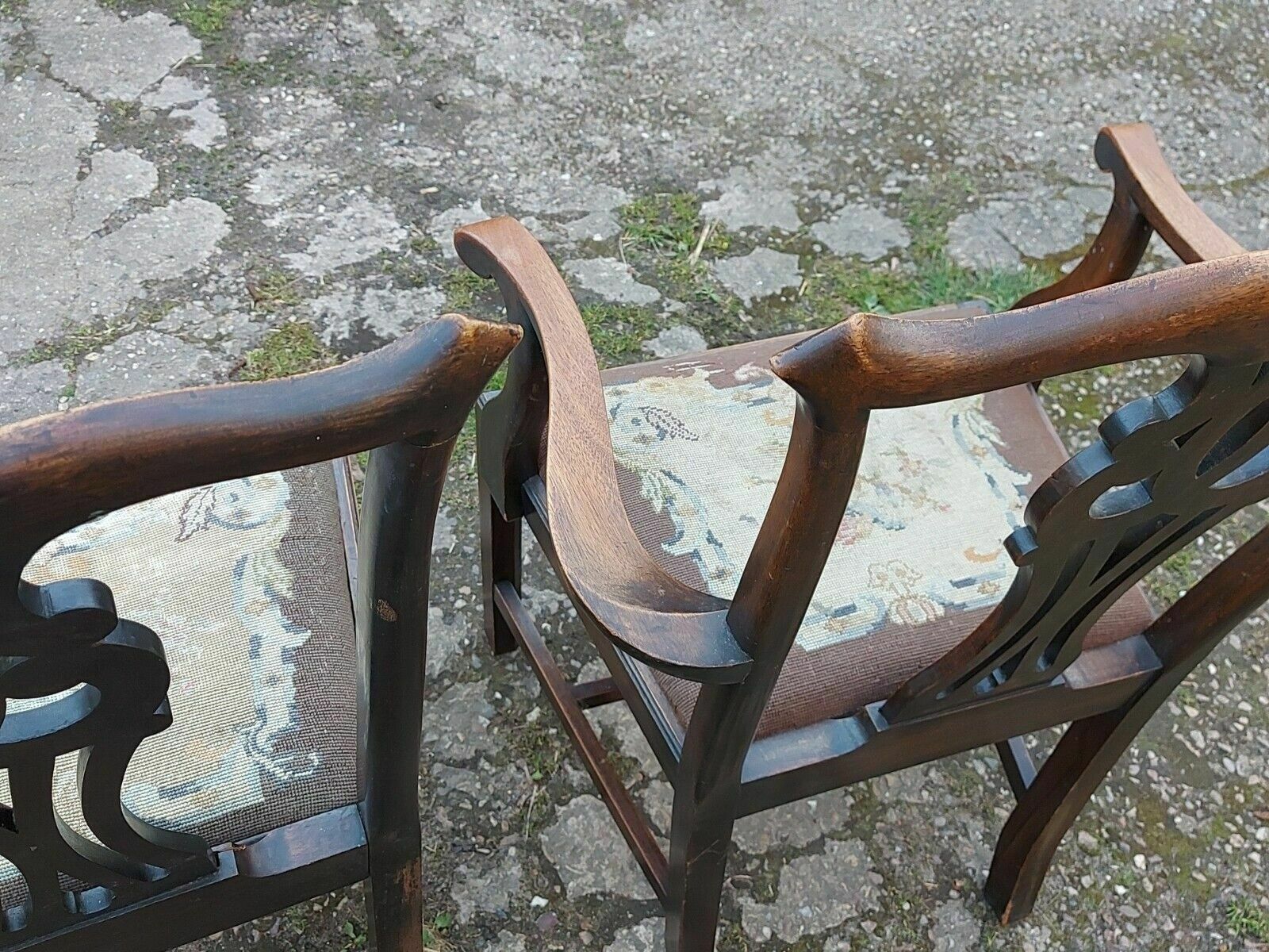 photo furniture Pair Of Antique His & Hers Chairs, One Being A Carver