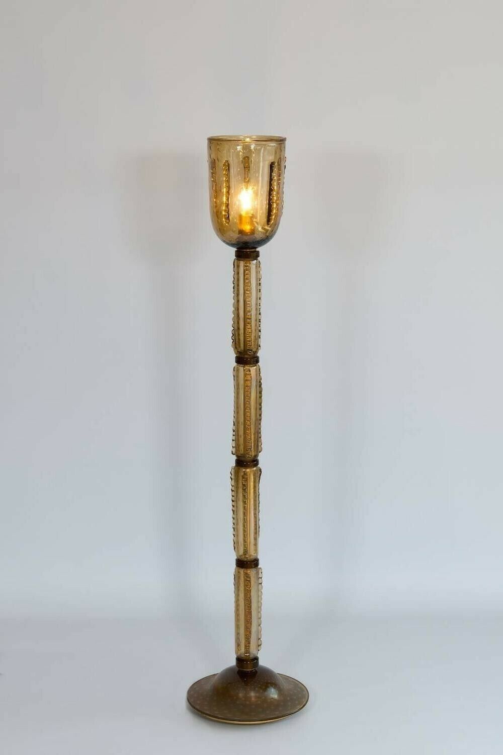 photo furniture Venetian Floor Lamp In Blown Murano Glass, Iridescent And "Pagliesco", 1970s
