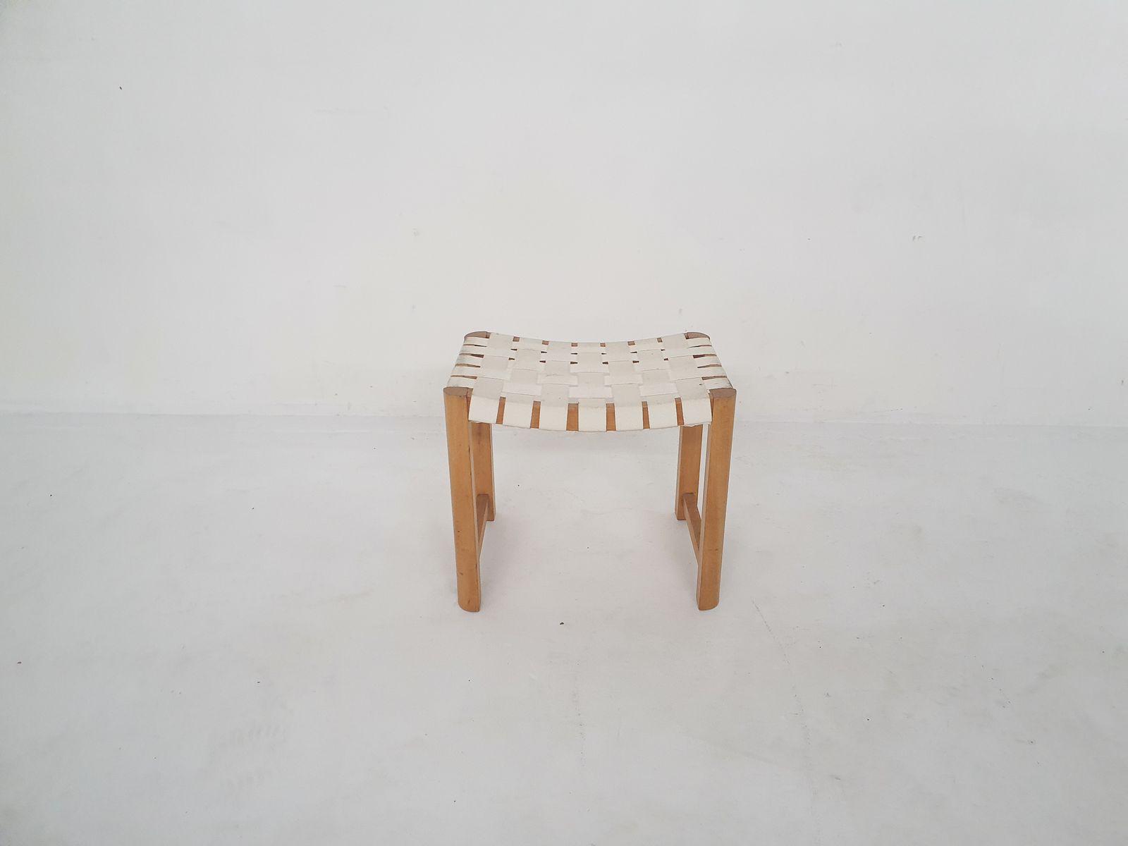 Scandinavisch Modern Houten Krukje Met Witte Banden, Jaren 1970 photo Meubels