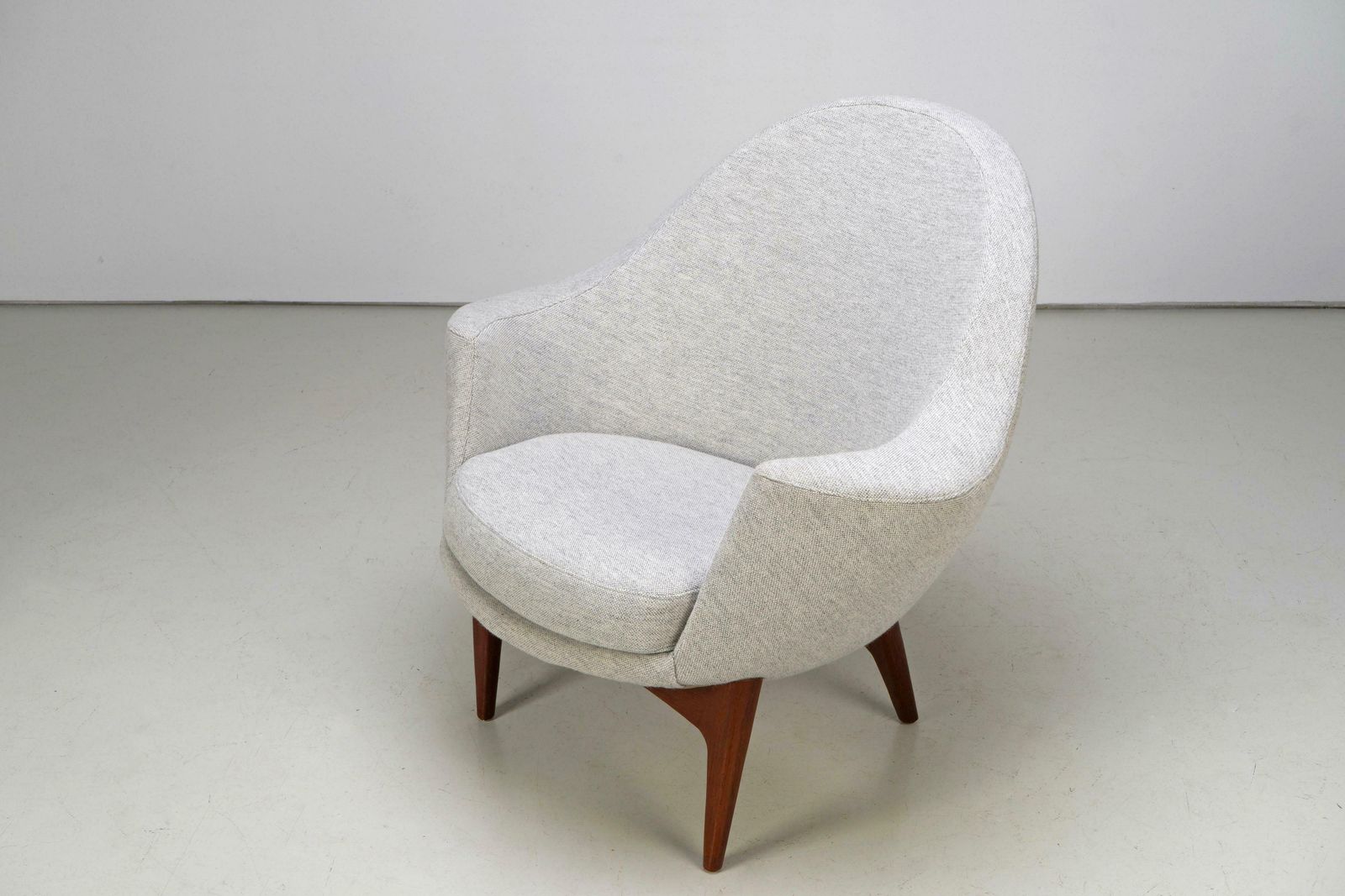 photo furniture Rare Pair Of Lounge Chairs By Ib Kofod Larsen For Fritz Hansen, 1959