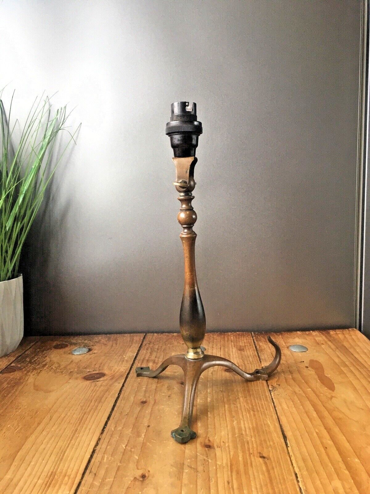 photo furniture Antique Arts & Crafts Articulated Brass Candlestick Carriage Lamp Base Light