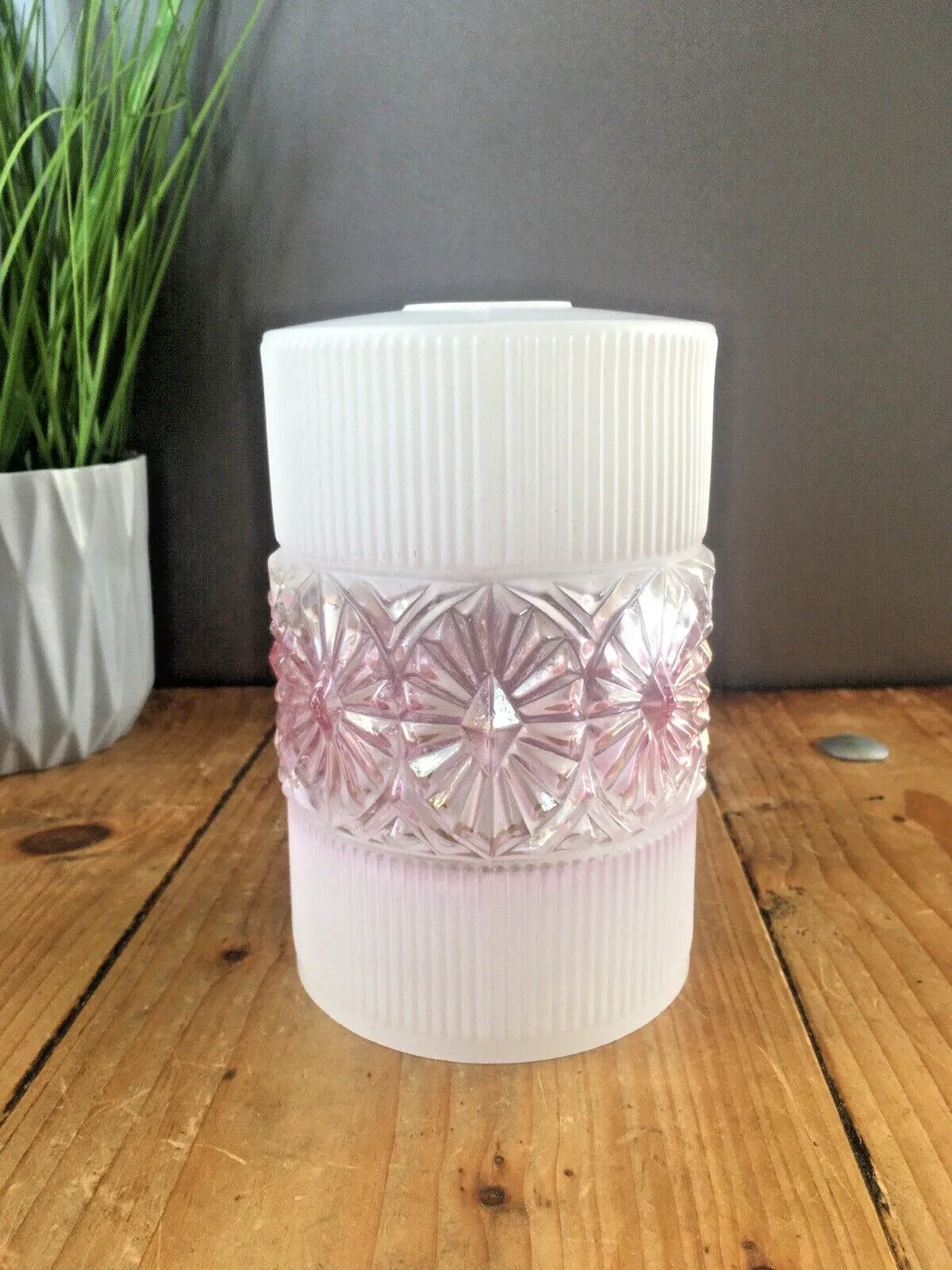 Retro 60's White & Lilac Rippled Textured Floral Glass Lamp Shade Vintage 70's photo 50.0