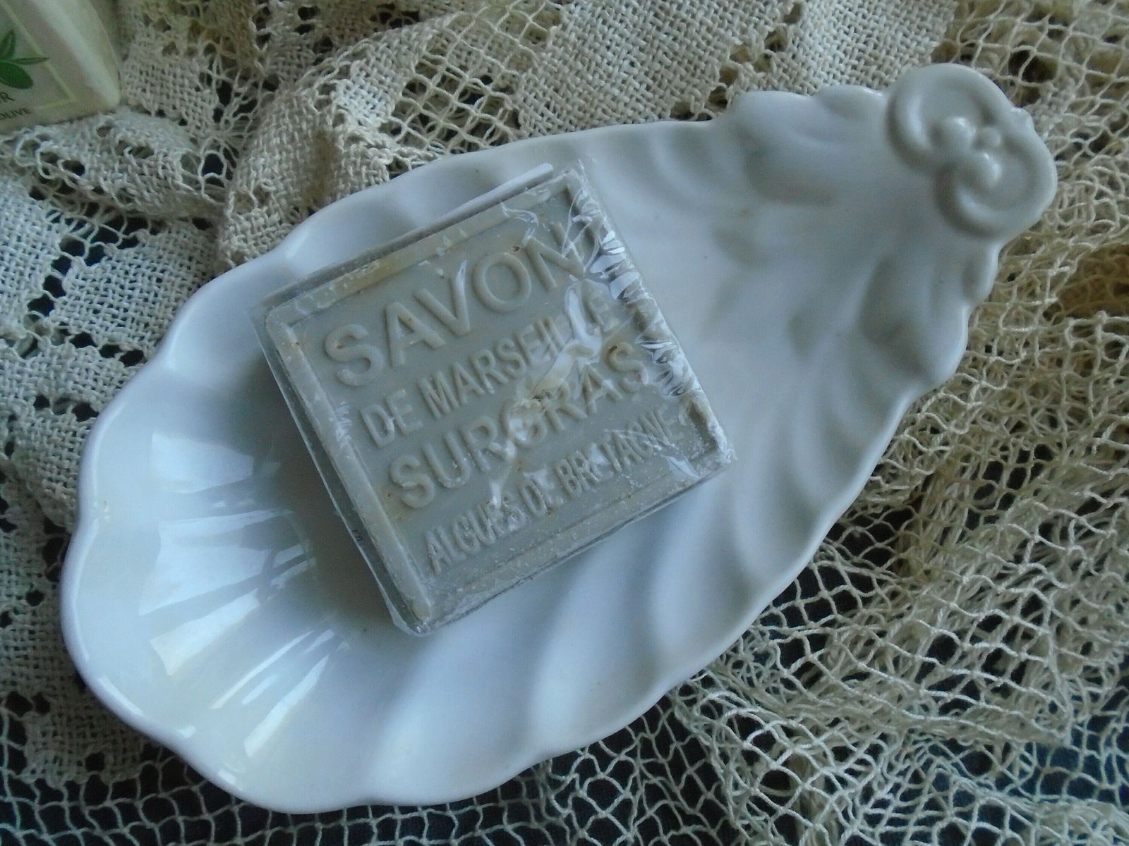 Vintage French Limoges White Porcelain Shell Soap Dish, Jewelry Holder / Bonbon Dish / Meringue / Macaroon Server photo for sale
