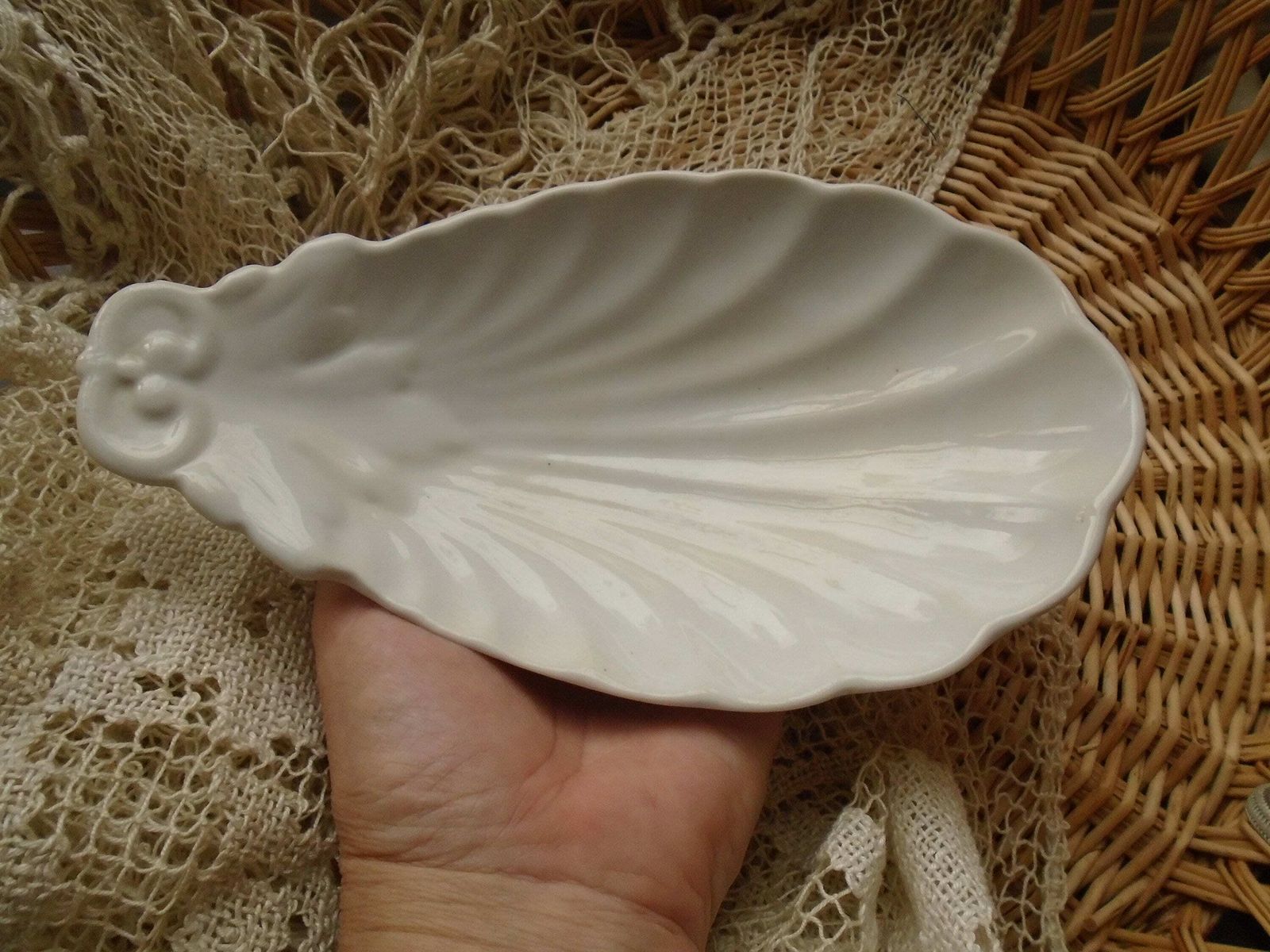 Vintage French Limoges White Porcelain Shell Soap Dish, Jewelry Holder / Bonbon Dish / Meringue / Macaroon Server photo Home Decor