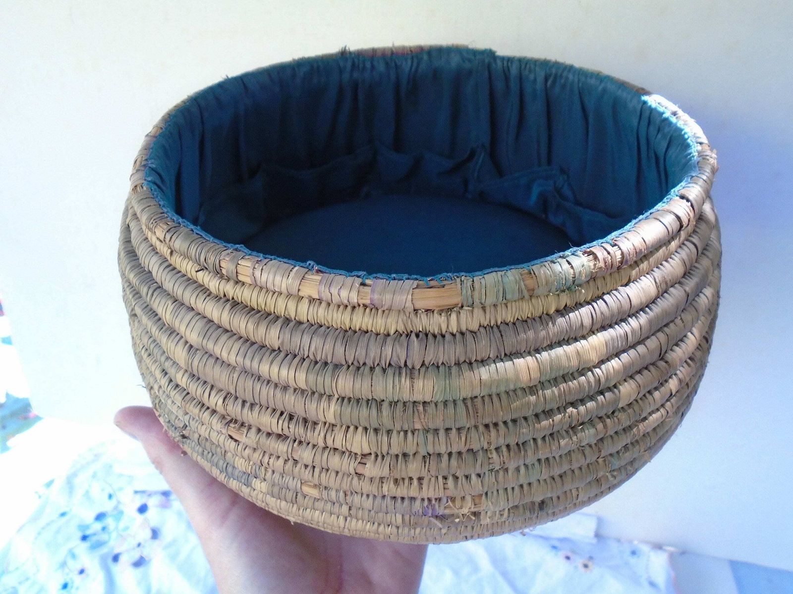 Vintage French Rye Coiled Straw Basket, Rye Straw Basket, Basket With Inner Pockets, Sewing Basket, photo vintage