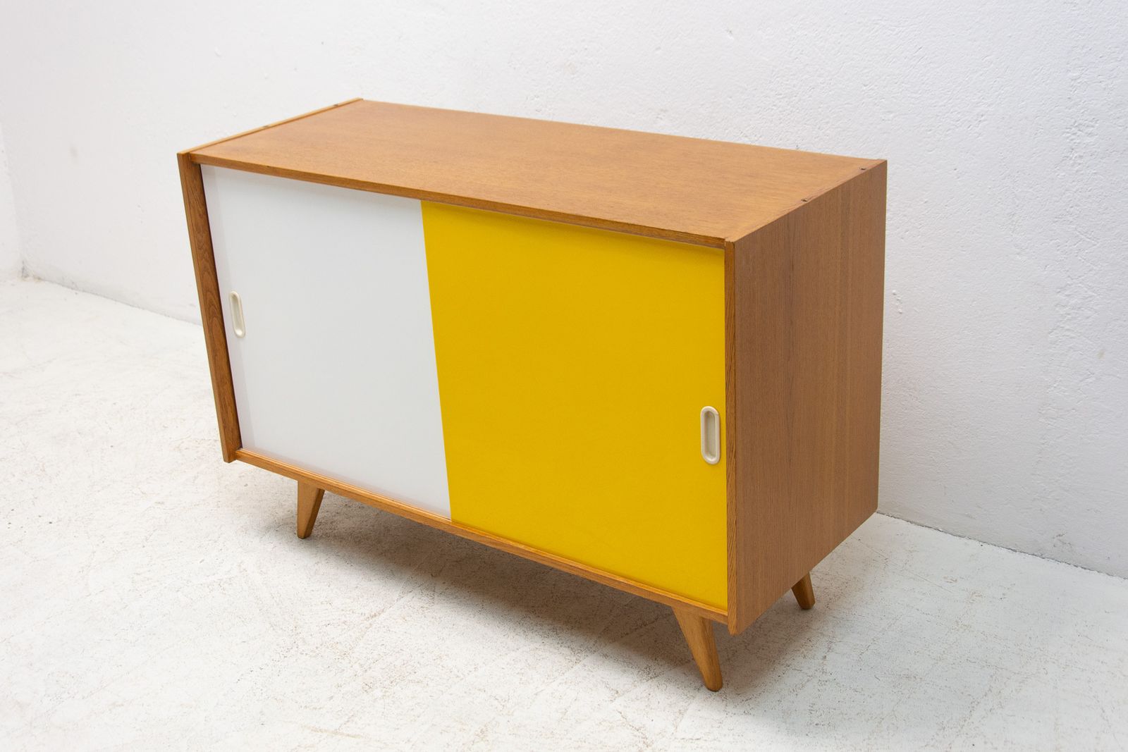 Volledig Opgeknapt Mid Century Dressoir U 452 Van Jiří Jiroutek, Jaren 1960, Tsjecho Slowakije photo vinterior