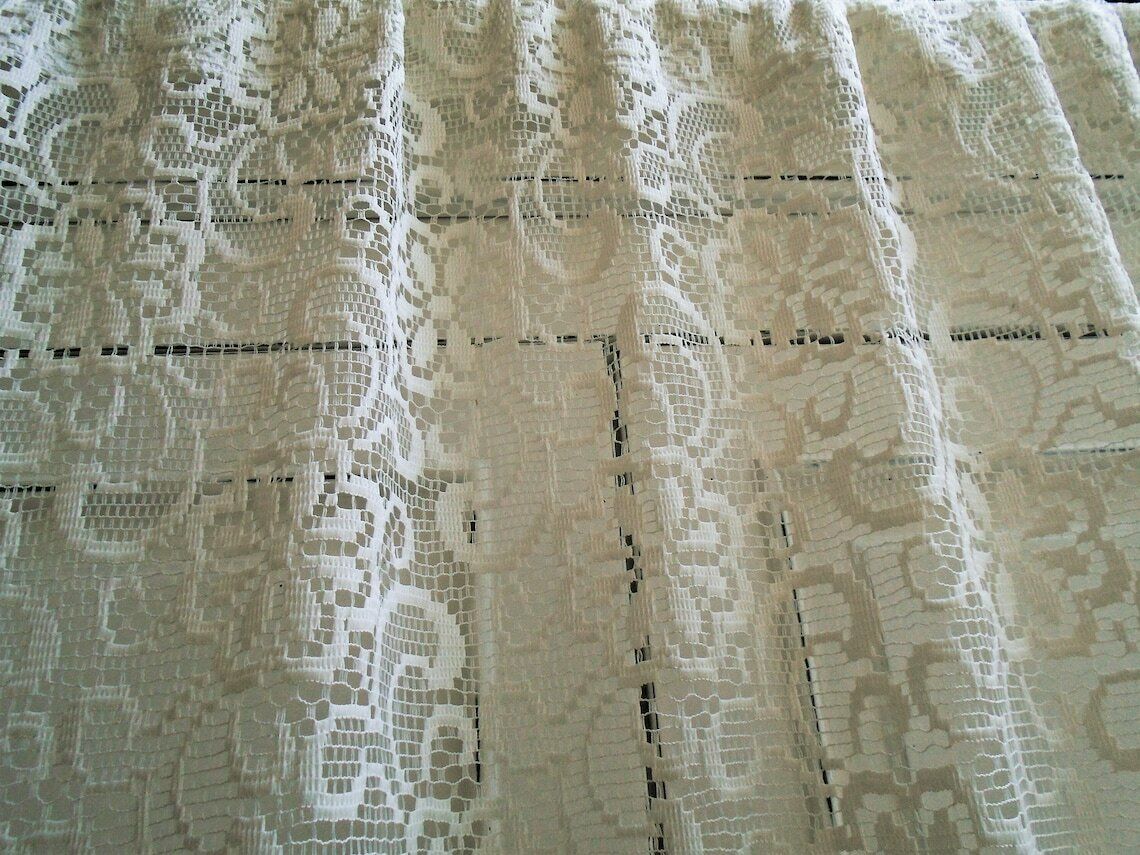 Vintage French Single White Polyester Lace Curtain, Length 2.0 M, Width 1.44 M (One Large Hem Of 13 Cm)