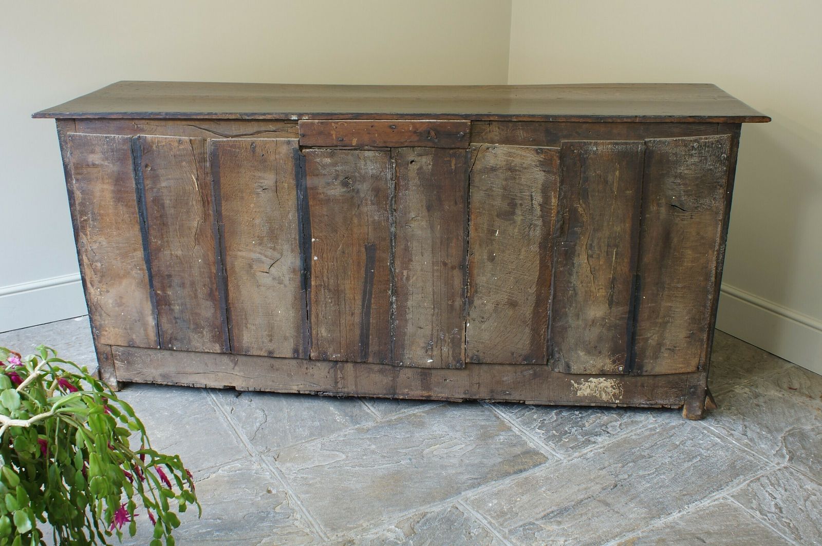 5900.0 17th Century Oak Cushion Moulded Dresser Base photo