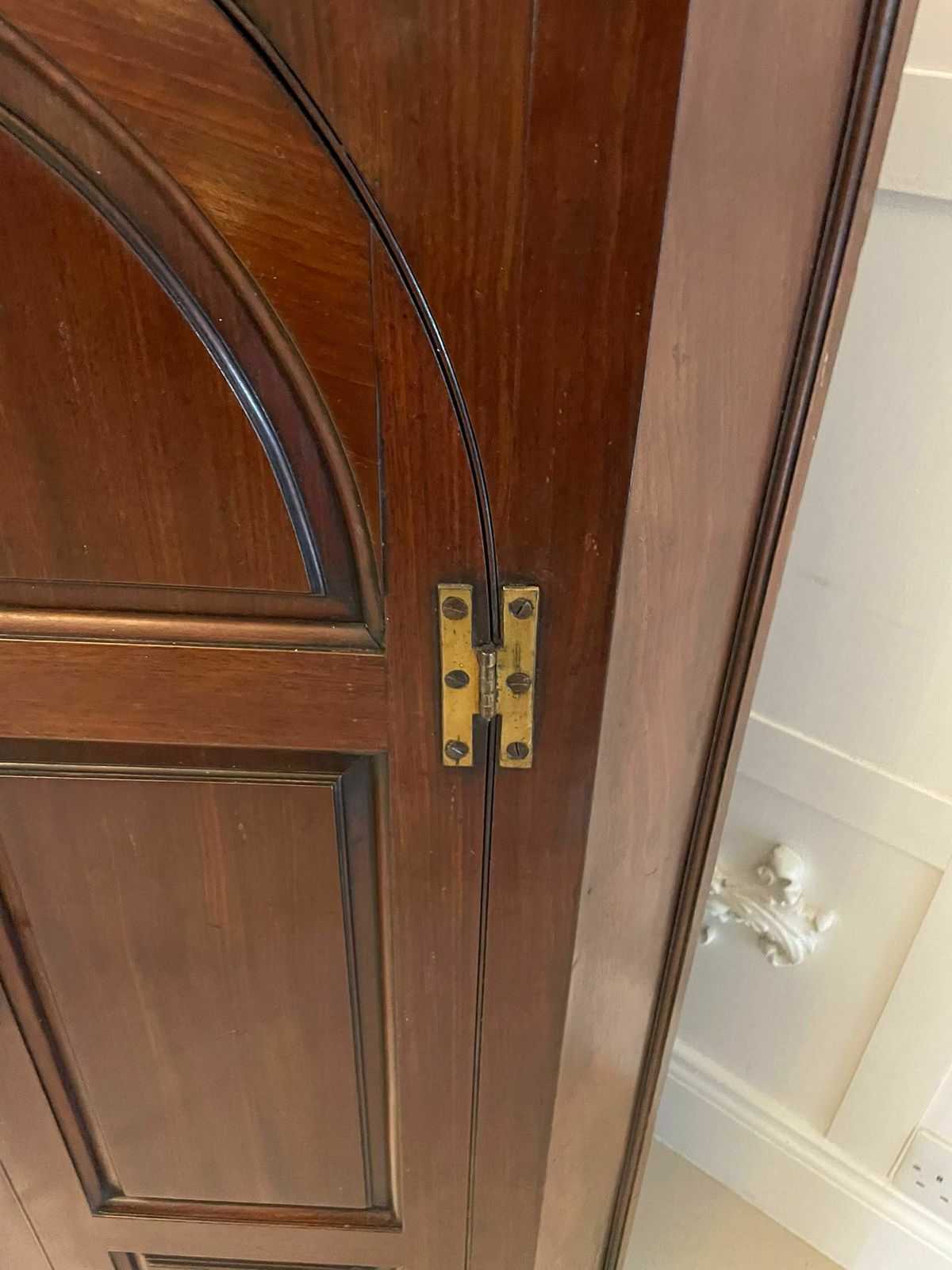 Fine Quality Antique Mahogany Hanging Corner Cabinet photo for sale