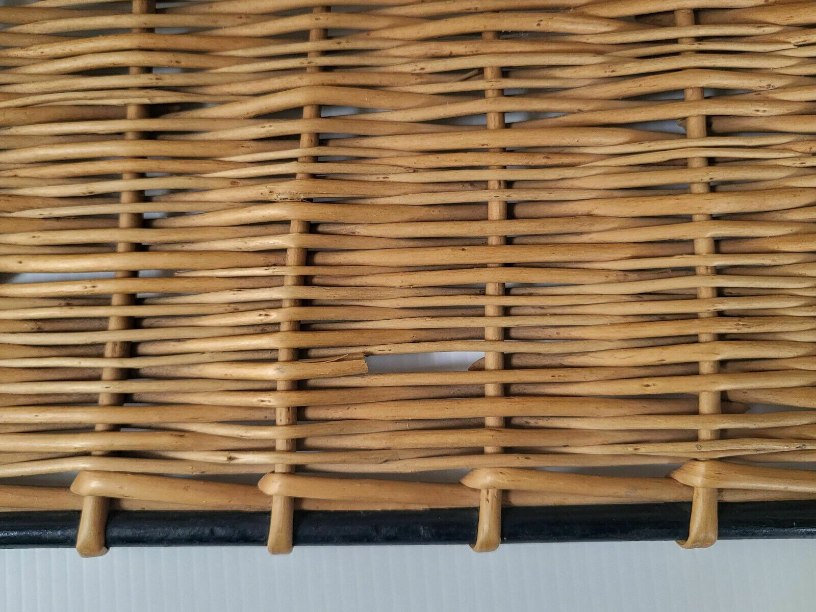 photo furniture Vintage Wandplank Met Kattenorendesign, Jaren 1950, Rotan En Staal, Rockabilly 50s