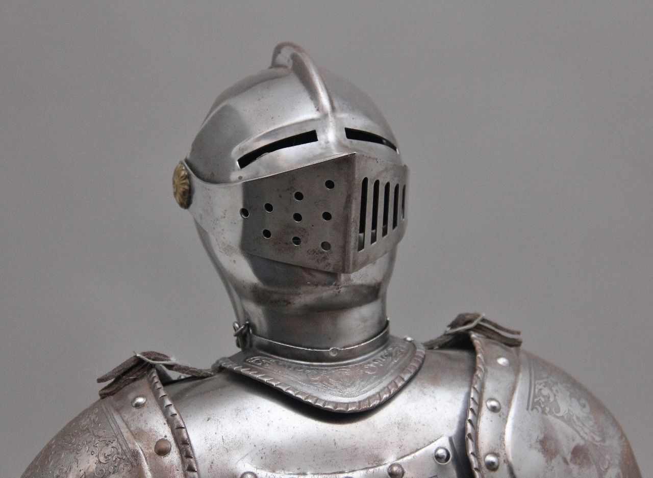 An Impressive Early 20th Miniature Suit Of Armour photo vinterior
