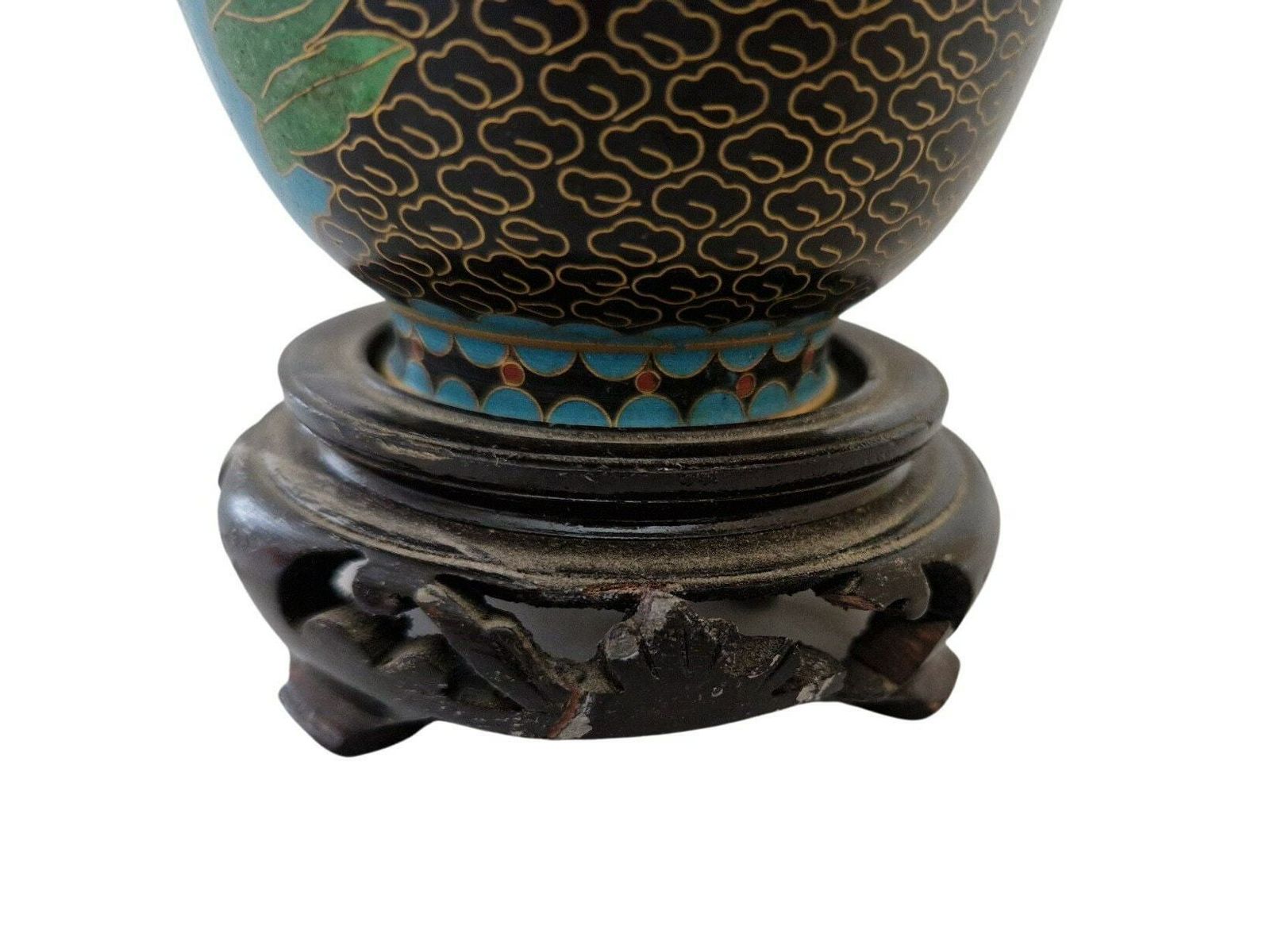 Mid Century Chinese Cloisonné Tafellamp Met Bloemmotief Op Gesneden Houten Voet, Chinoiserie Woondecoratie photo 111.0