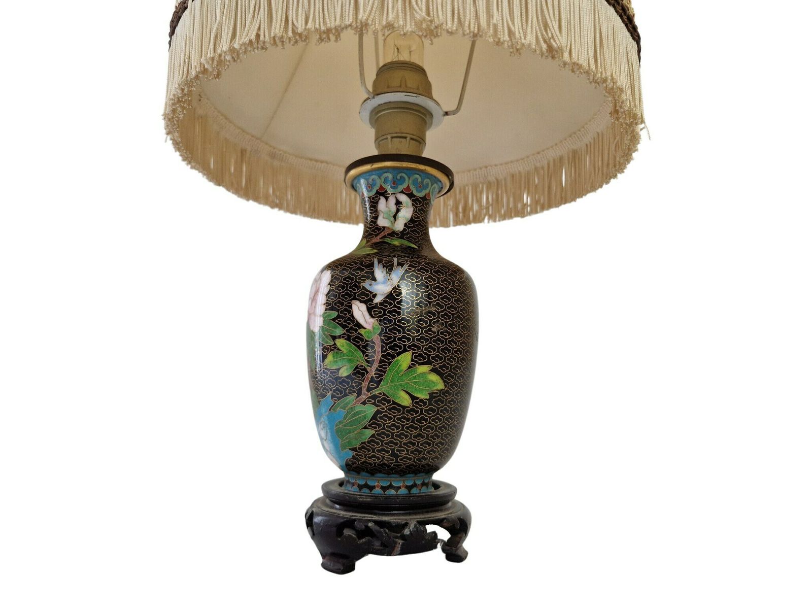Mid Century Chinese Cloisonné Tafellamp Met Bloemmotief Op Gesneden Houten Voet, Chinoiserie Woondecoratie photo buy