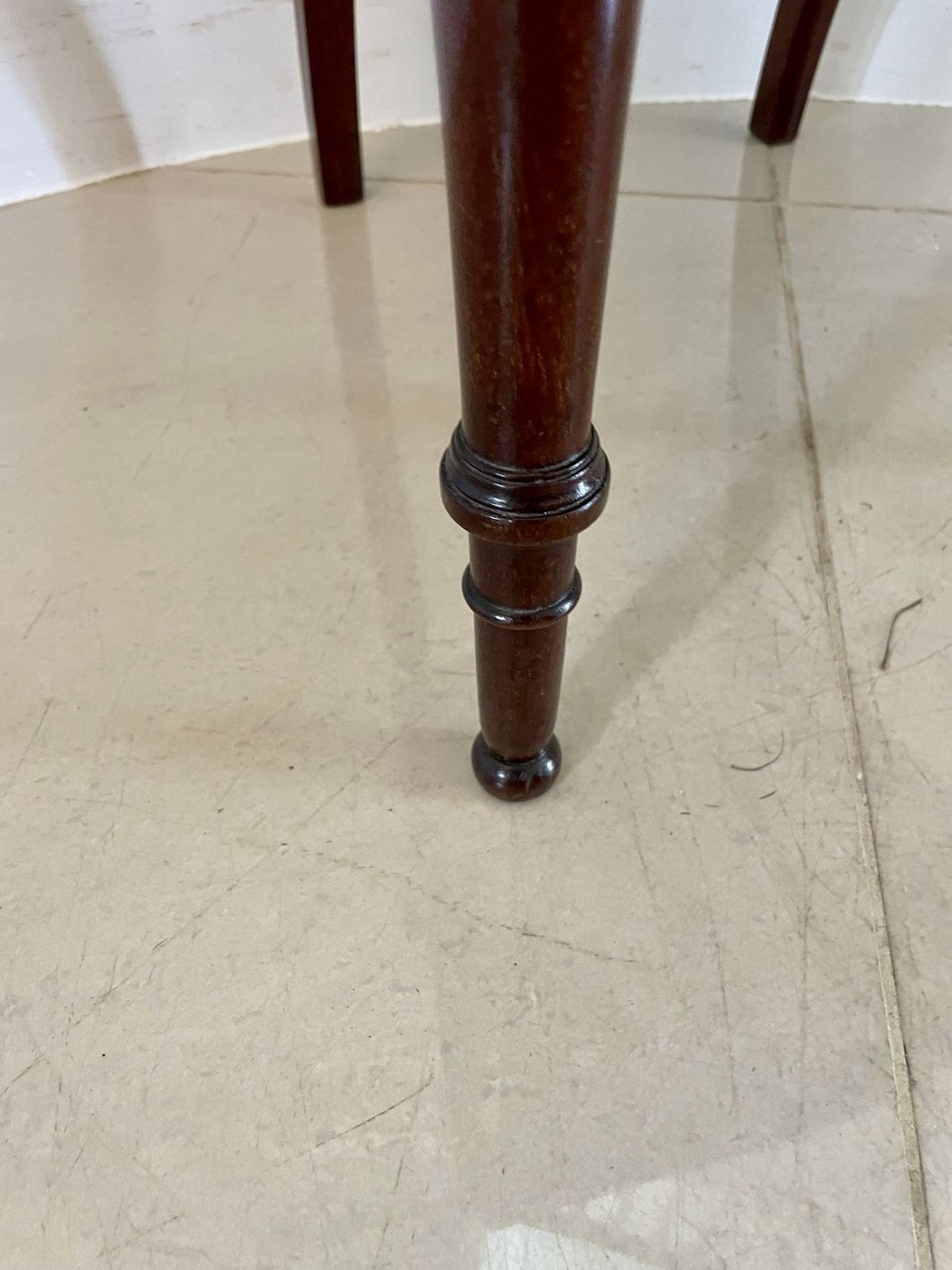photo furniture Fine Pair Of Antique 19th Century Carved Mahogany Side Chairs