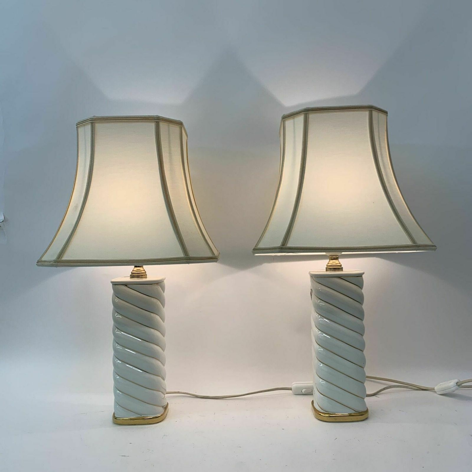 Set Van 2 Keramieken Swirlpatroon Tafellampjes, Italië, Jaren 1970 photo furniture