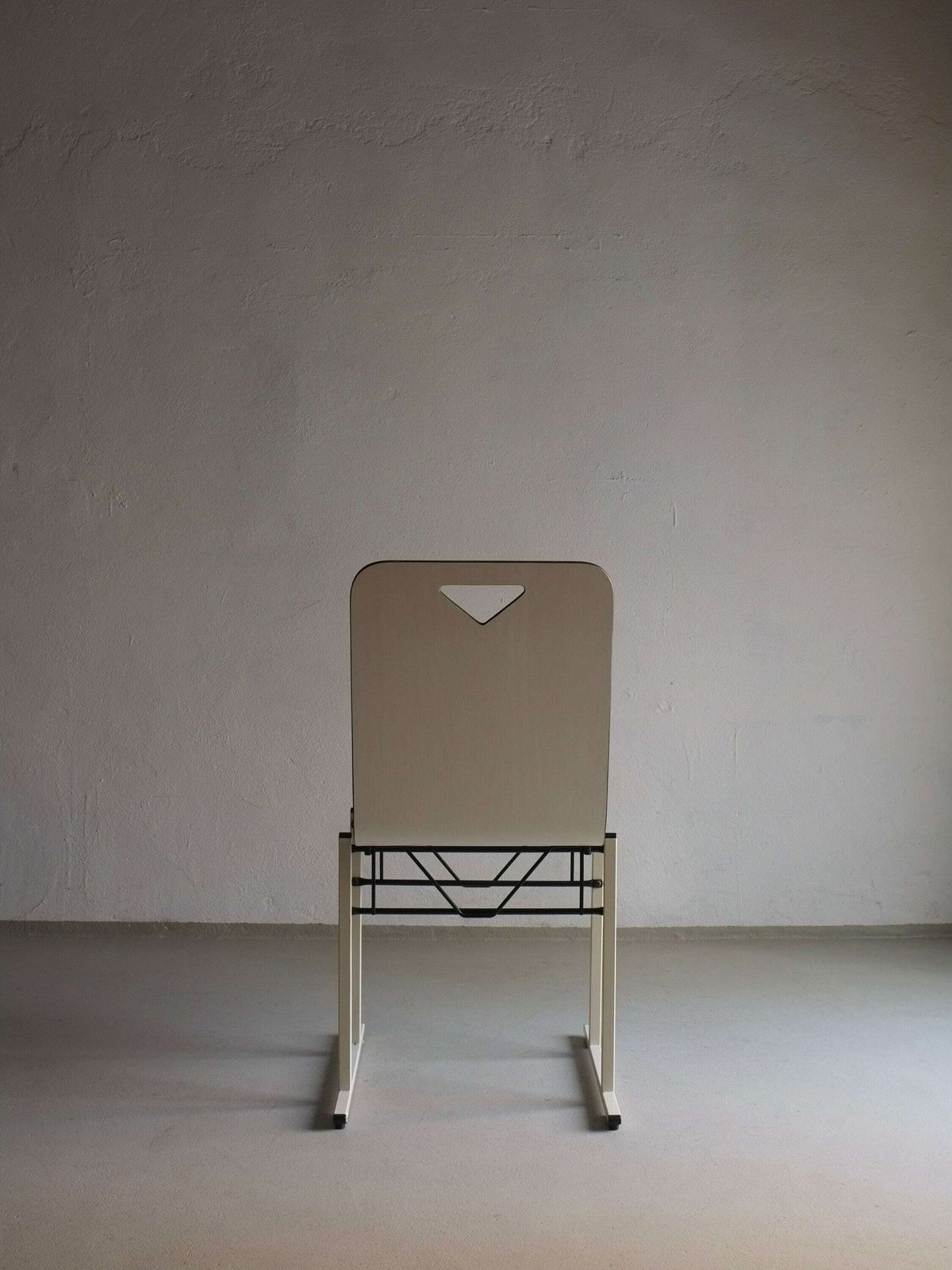4 White Metal Chairs Yrjö Kukkapuro | Avarte Finland | Vintage photo for sale