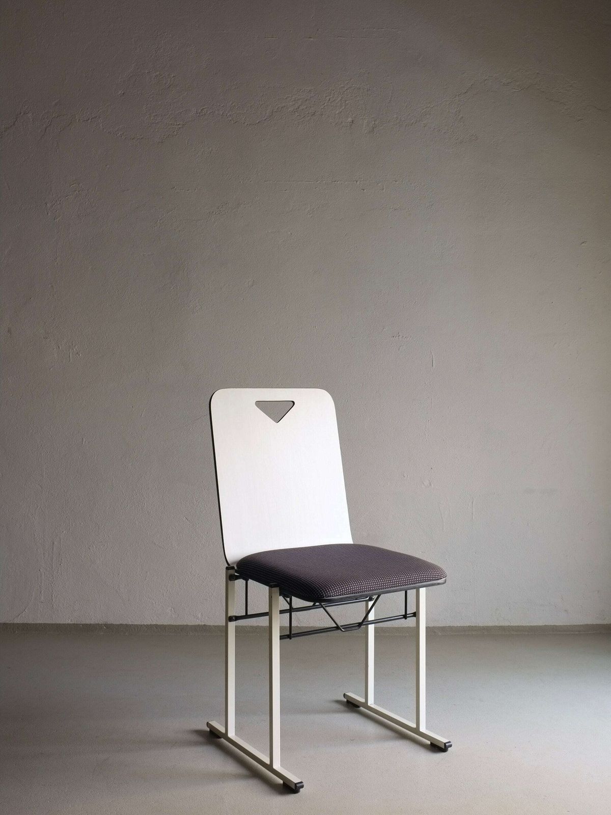 4 White Metal Chairs Yrjö Kukkapuro | Avarte Finland | Vintage photo buy