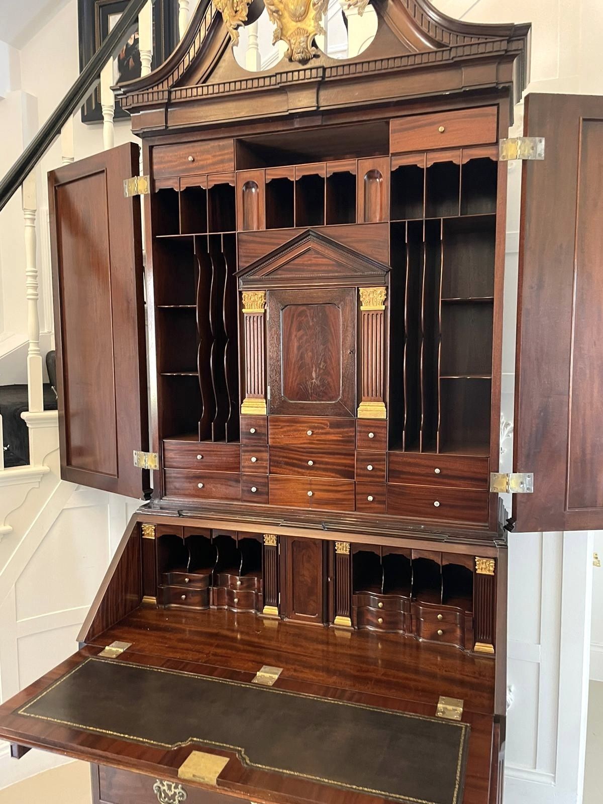 photo furniture Outstanding Quality Antique Chippendale Style Mahogany Bookcase