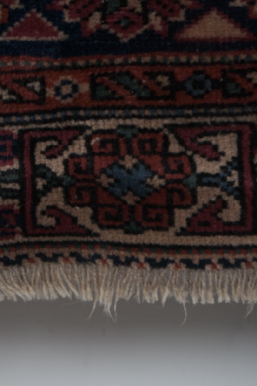 photo furniture Vintage Caucasian Rug 3'11'' X 6'7''